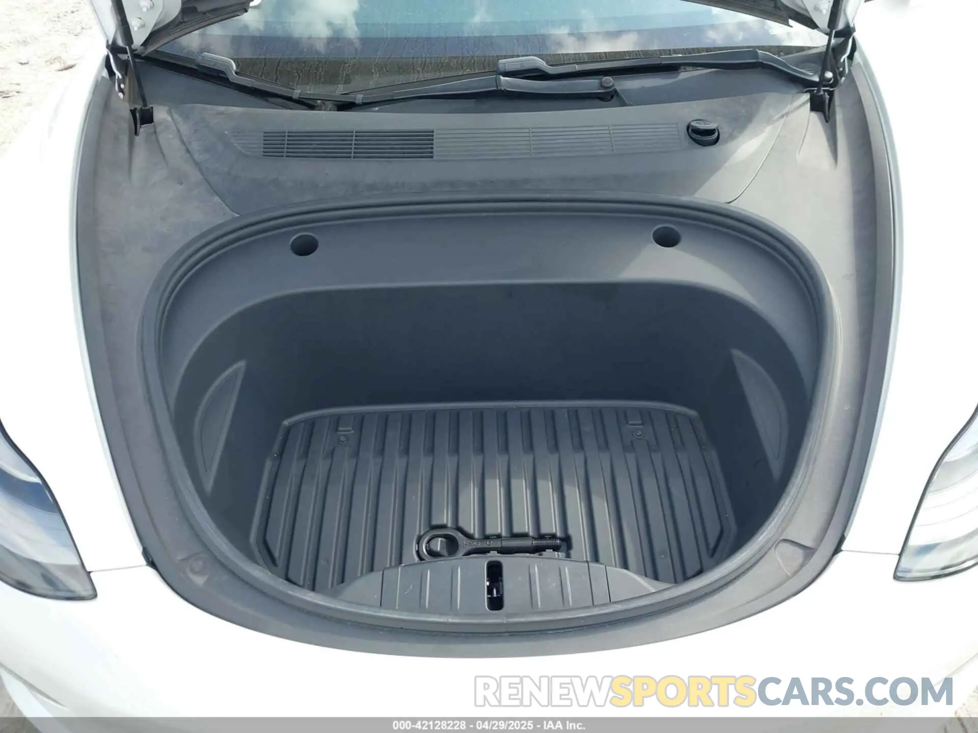 10 Photograph of a damaged car 5YJ3E1EA6MF973154 TESLA MODEL 3 2021