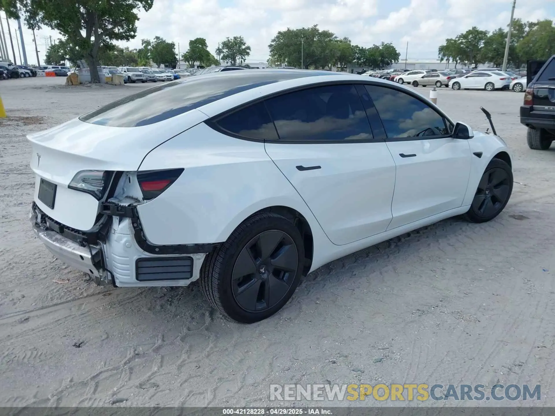 4 Photograph of a damaged car 5YJ3E1EA6MF973154 TESLA MODEL 3 2021