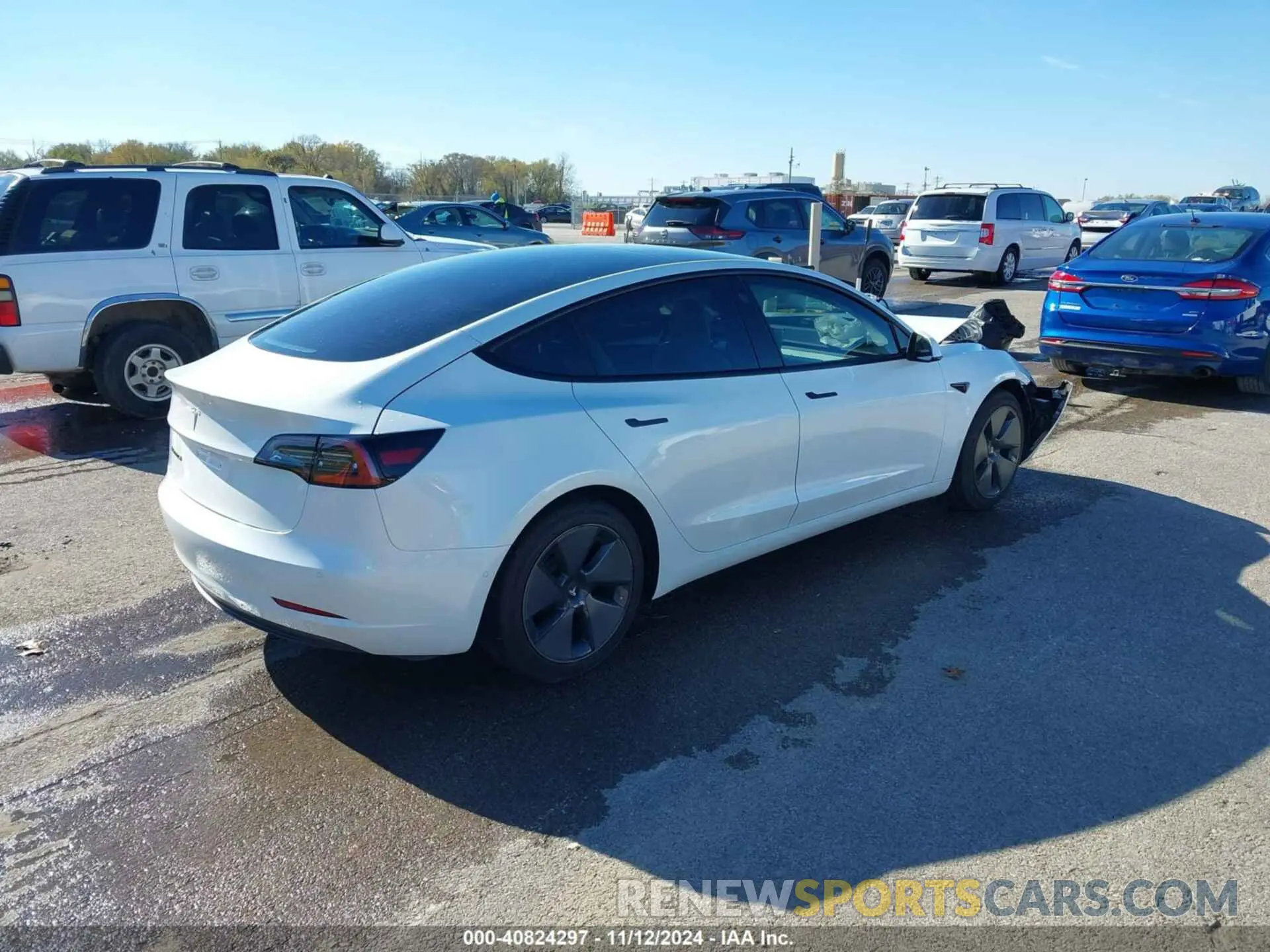 4 Photograph of a damaged car 5YJ3E1EA6MF978497 TESLA MODEL 3 2021