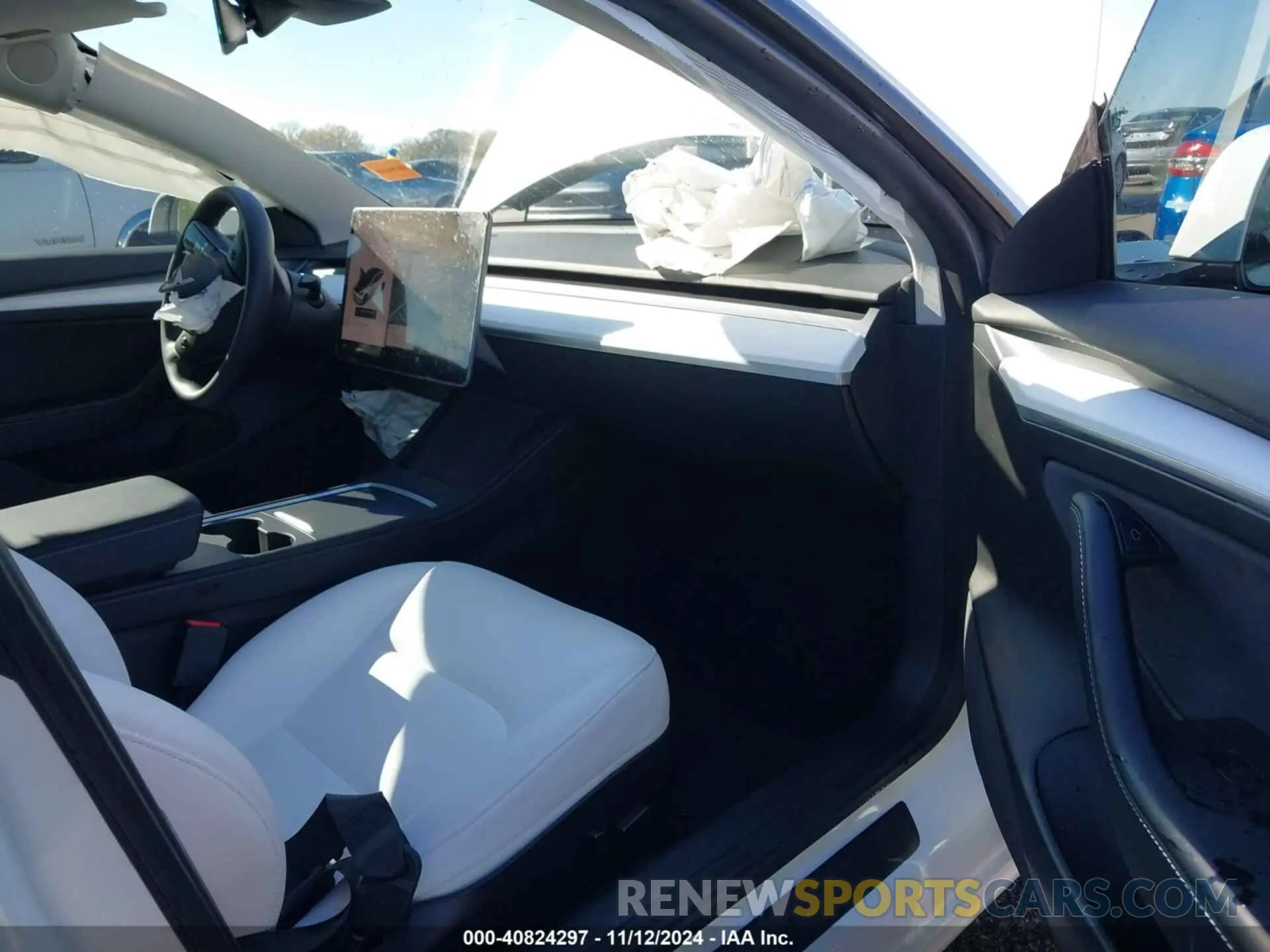 5 Photograph of a damaged car 5YJ3E1EA6MF978497 TESLA MODEL 3 2021