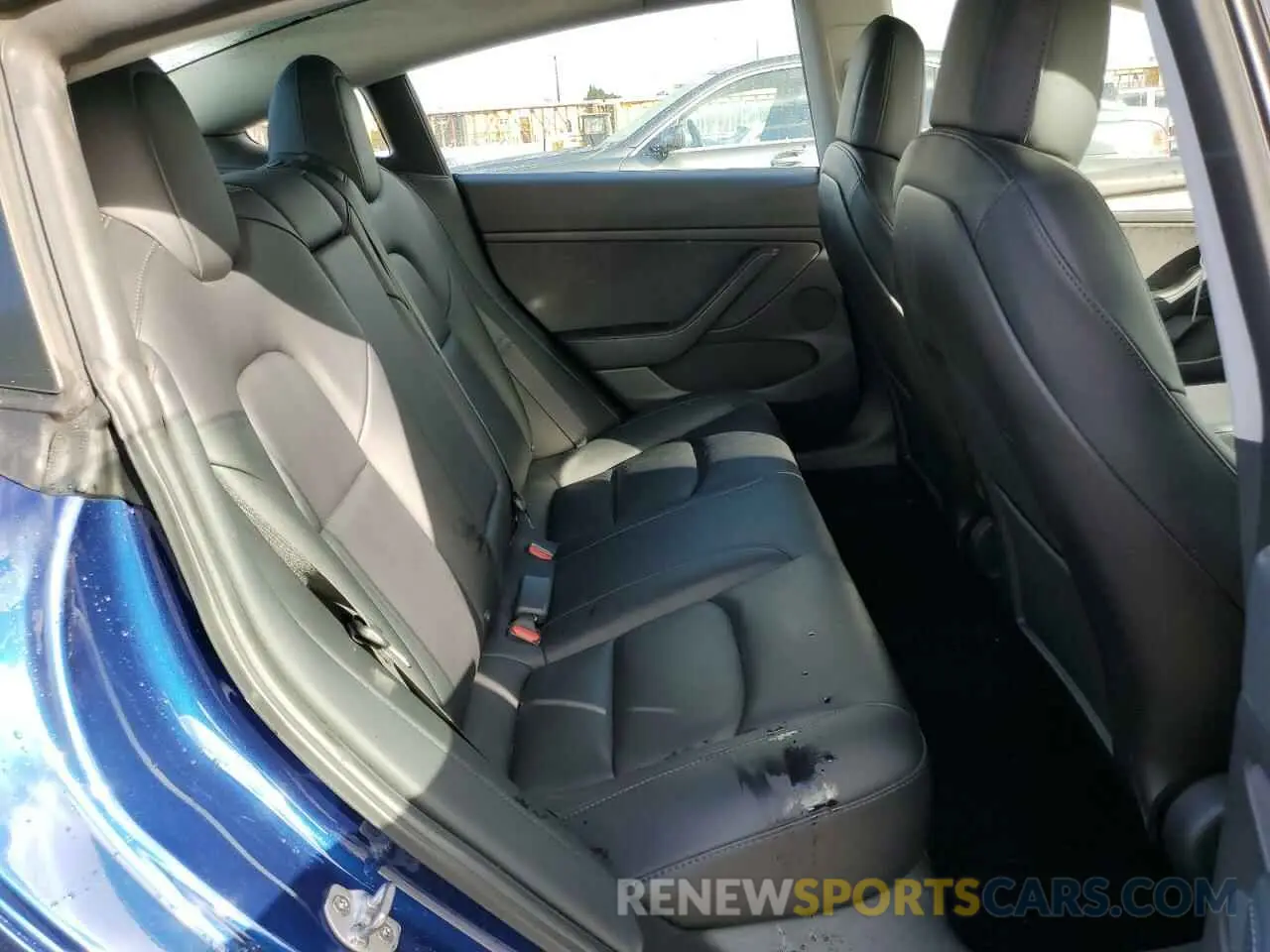 10 Photograph of a damaged car 5YJ3E1EA6MF992481 TESLA MODEL 3 2021