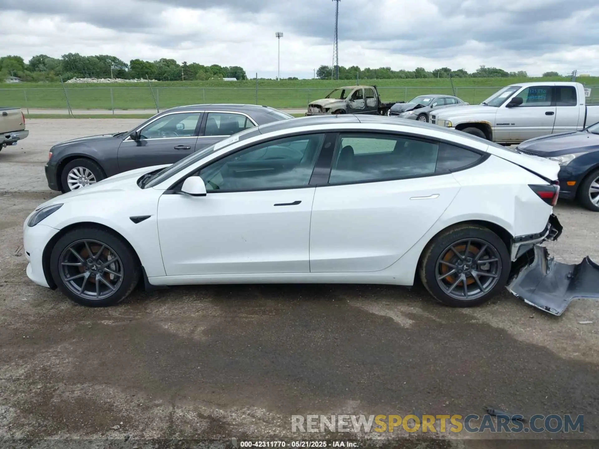 14 Photograph of a damaged car 5YJ3E1EA7MF042291 TESLA MODEL 3 2021