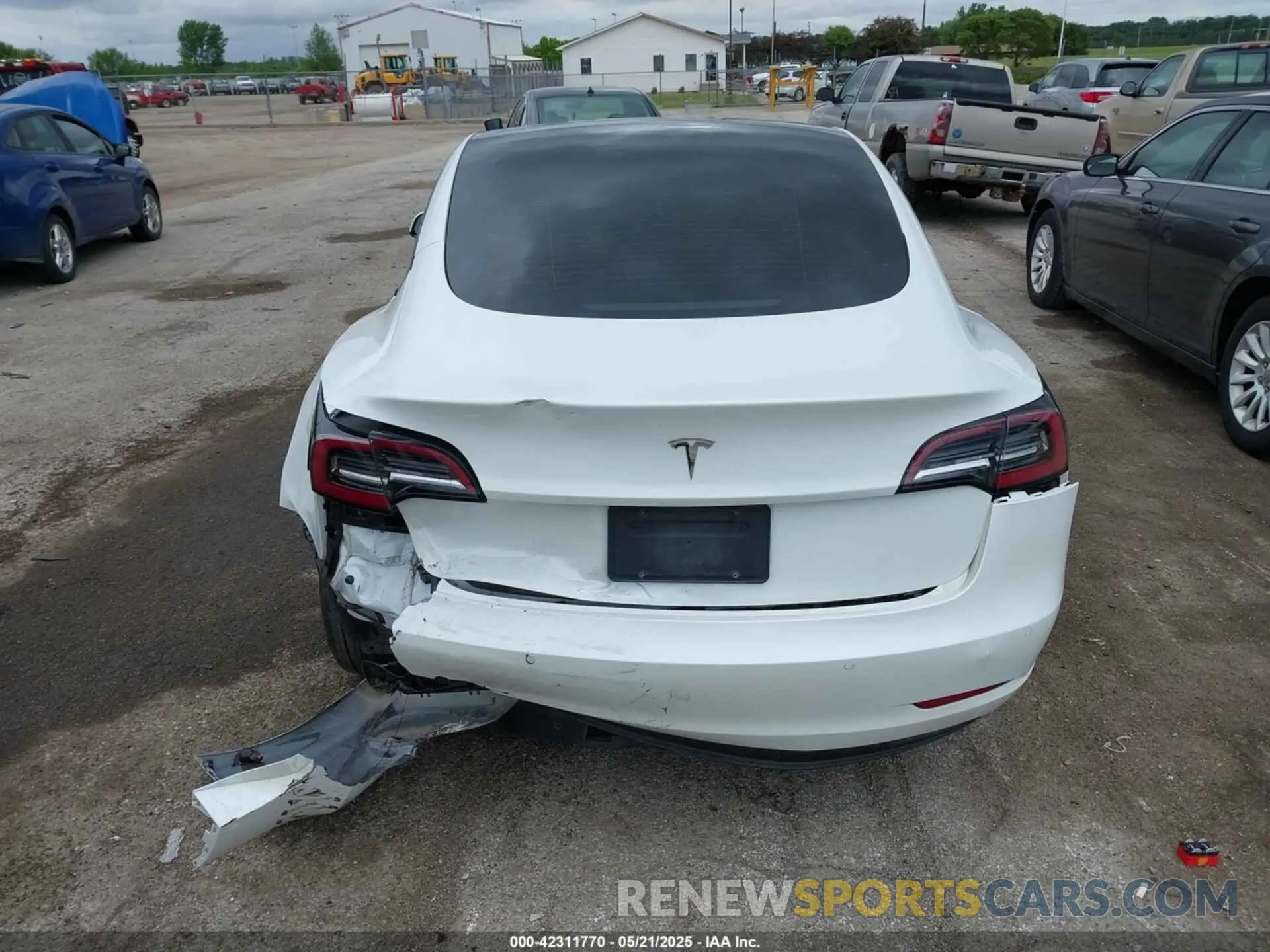 16 Photograph of a damaged car 5YJ3E1EA7MF042291 TESLA MODEL 3 2021