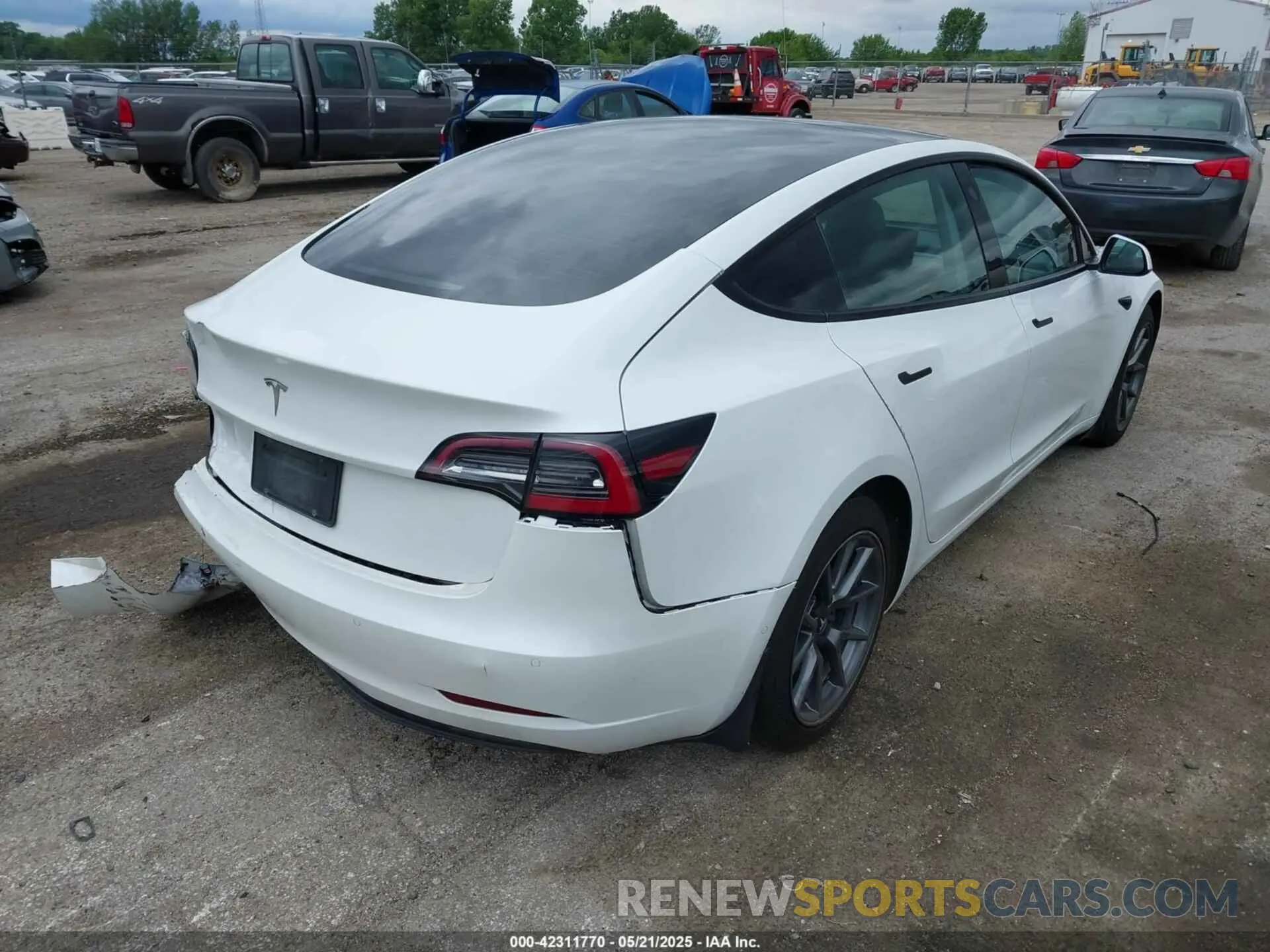 4 Photograph of a damaged car 5YJ3E1EA7MF042291 TESLA MODEL 3 2021