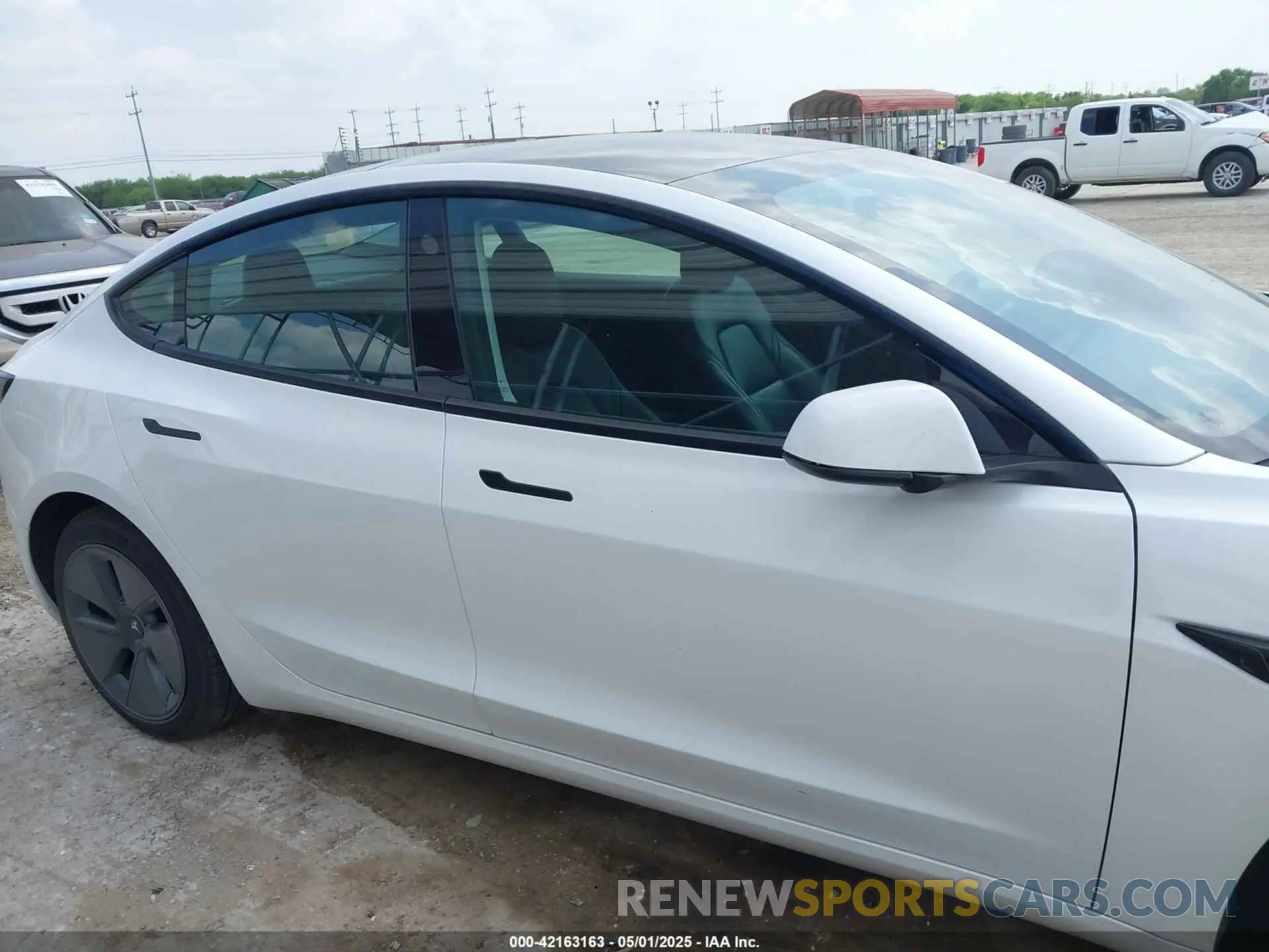 12 Photograph of a damaged car 5YJ3E1EA7MF047538 TESLA MODEL 3 2021