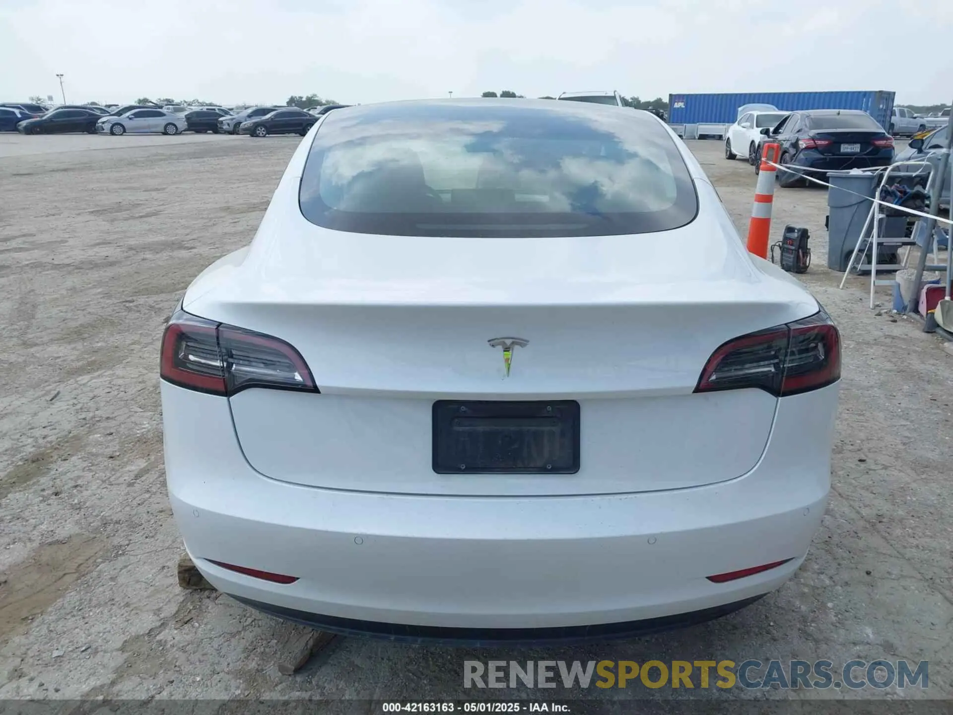 15 Photograph of a damaged car 5YJ3E1EA7MF047538 TESLA MODEL 3 2021