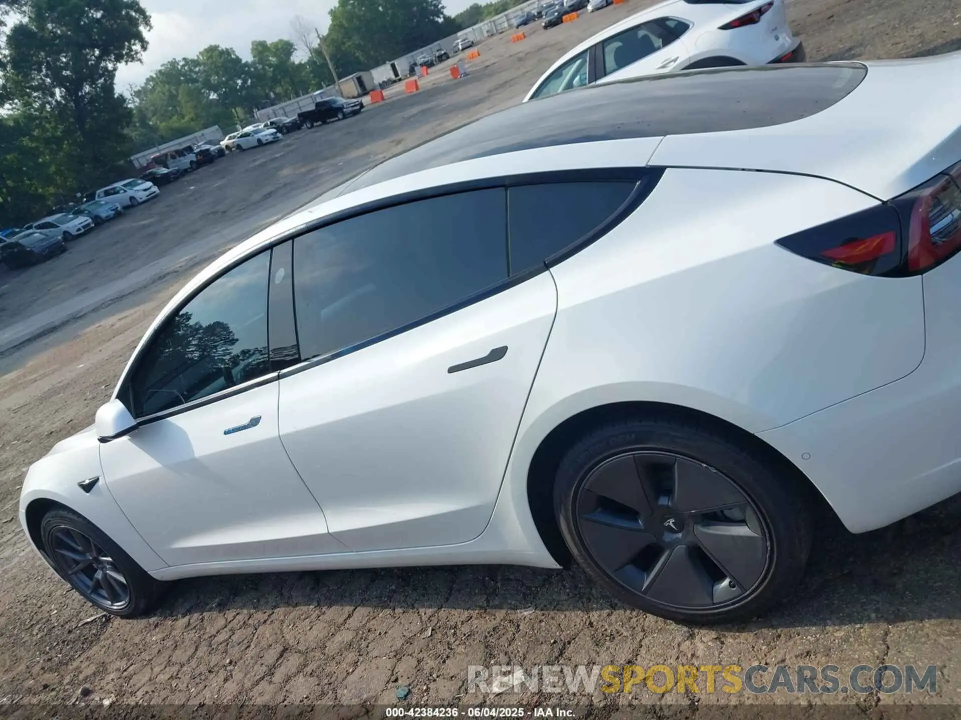 14 Photograph of a damaged car 5YJ3E1EA7MF059222 TESLA MODEL 3 2021