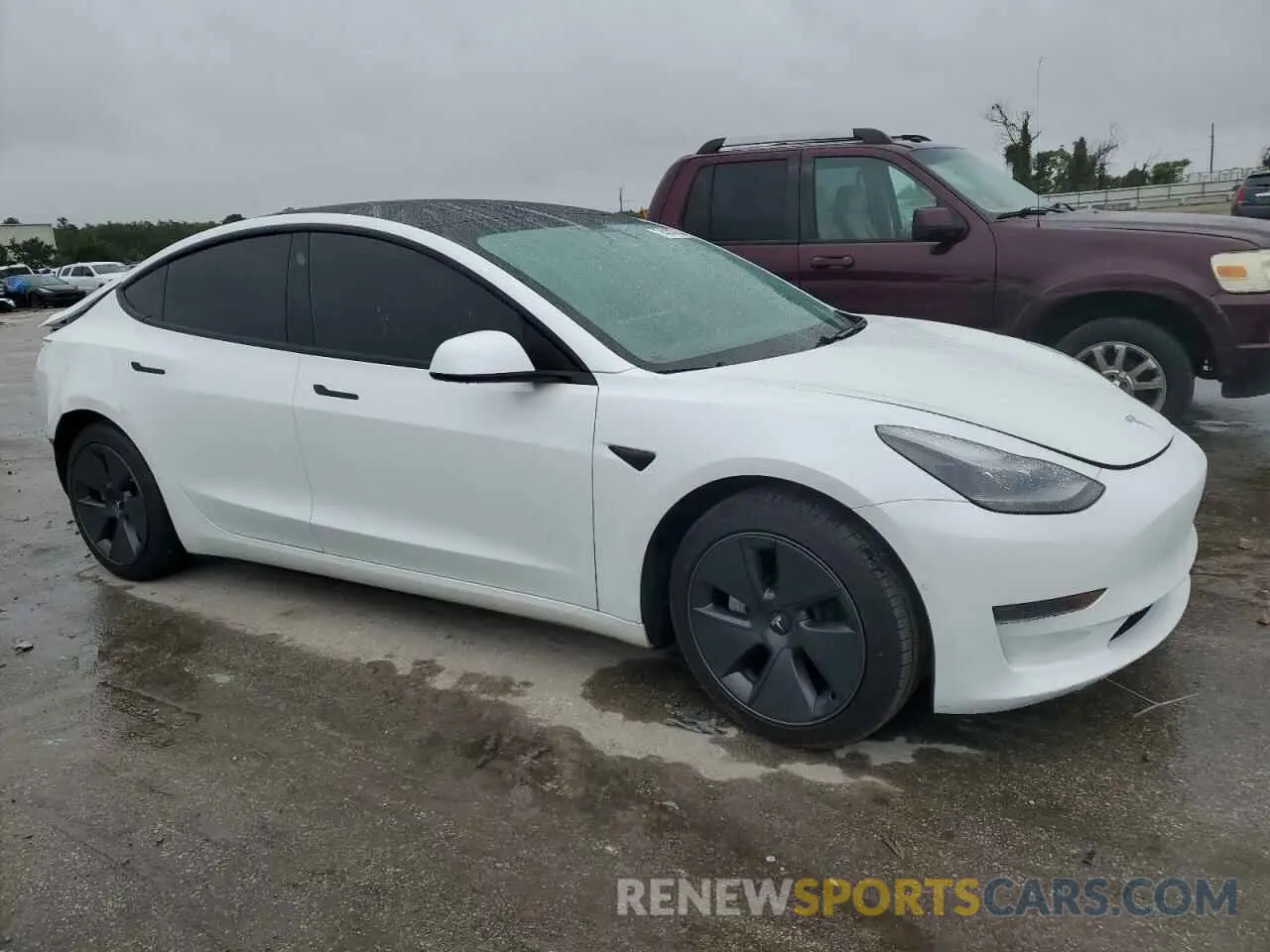 4 Photograph of a damaged car 5YJ3E1EA7MF077400 TESLA MODEL 3 2021