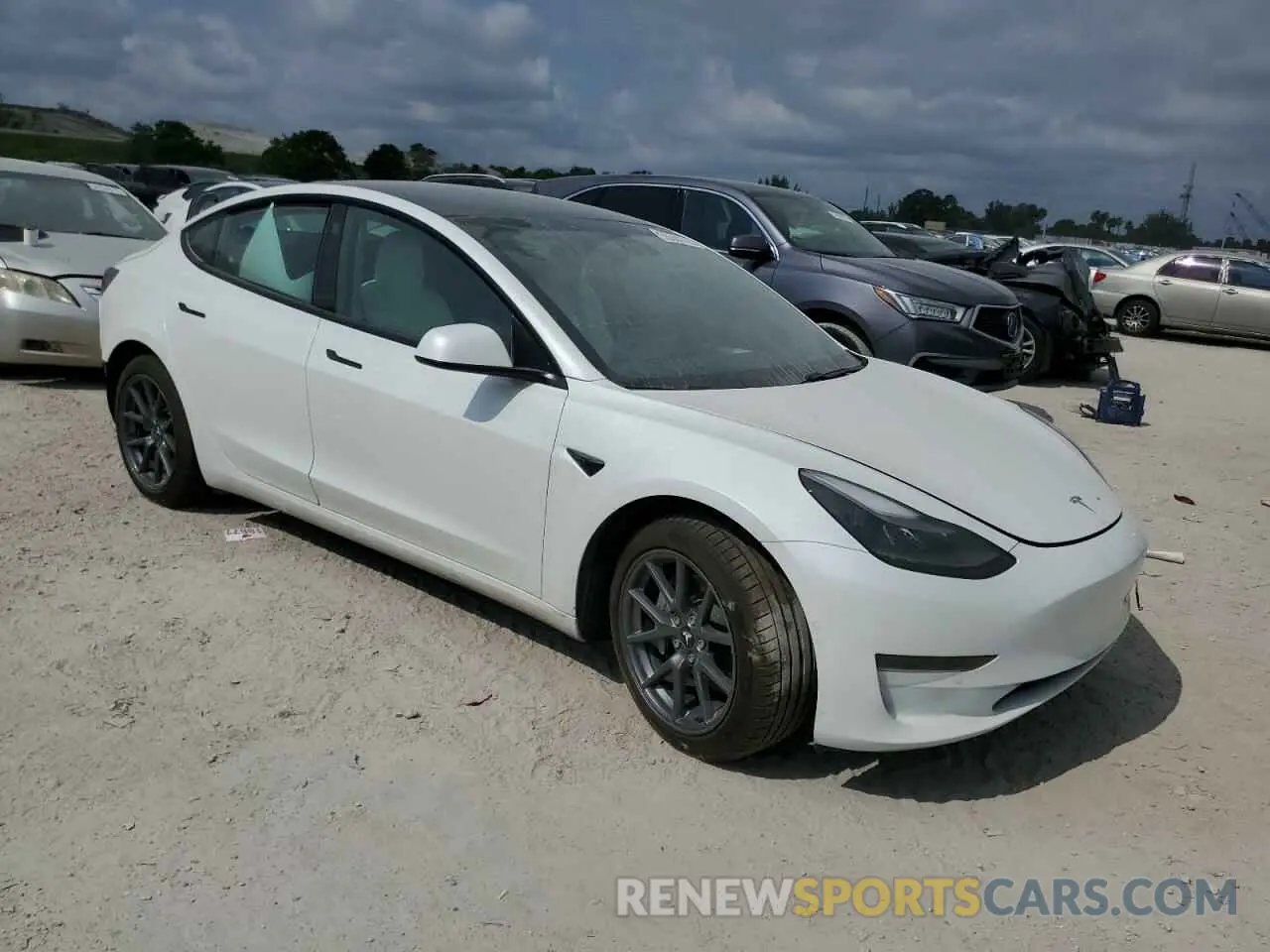 4 Photograph of a damaged car 5YJ3E1EA7MF084900 TESLA MODEL 3 2021