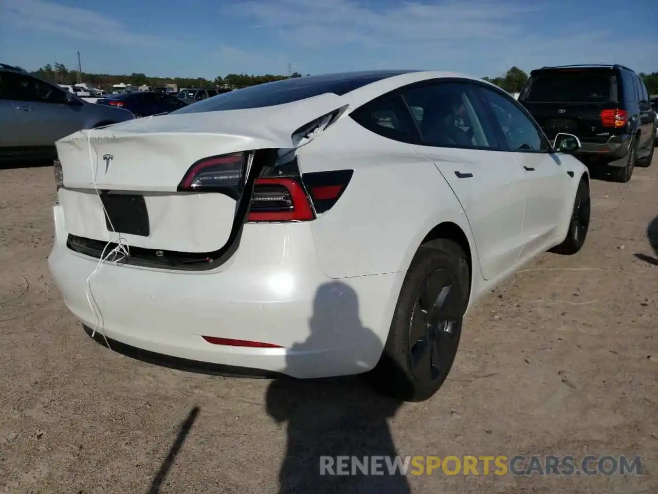 4 Photograph of a damaged car 5YJ3E1EA7MF087506 TESLA MODEL 3 2021