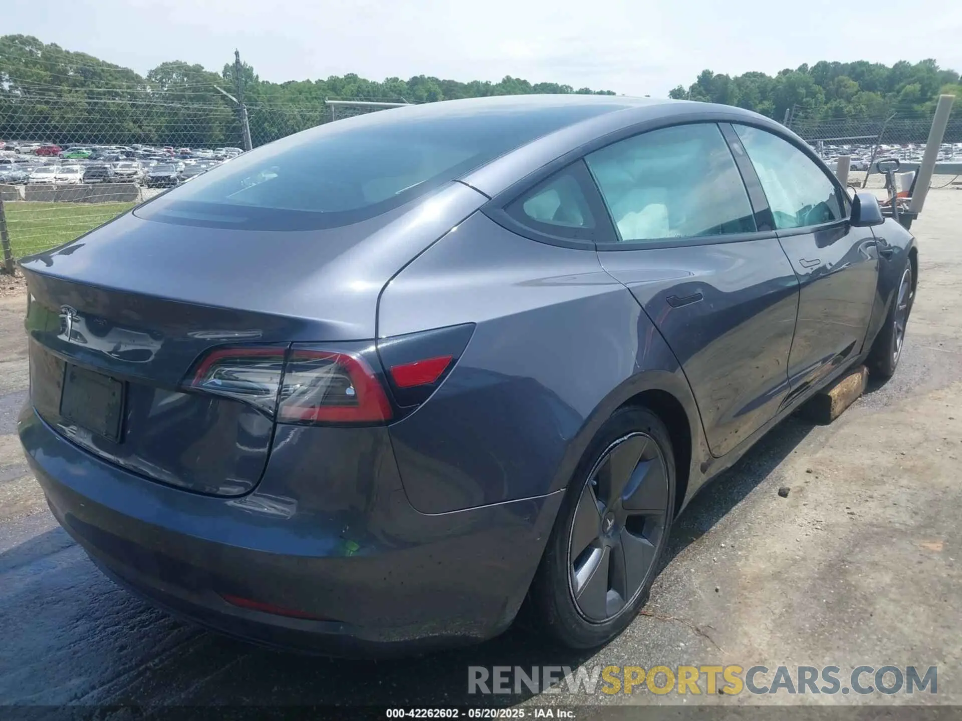 4 Photograph of a damaged car 5YJ3E1EA7MF088283 TESLA MODEL 3 2021