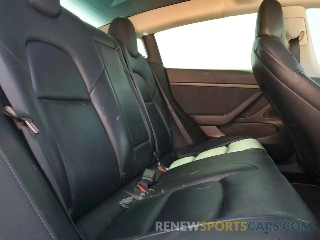 10 Photograph of a damaged car 5YJ3E1EA7MF915053 TESLA MODEL 3 2021