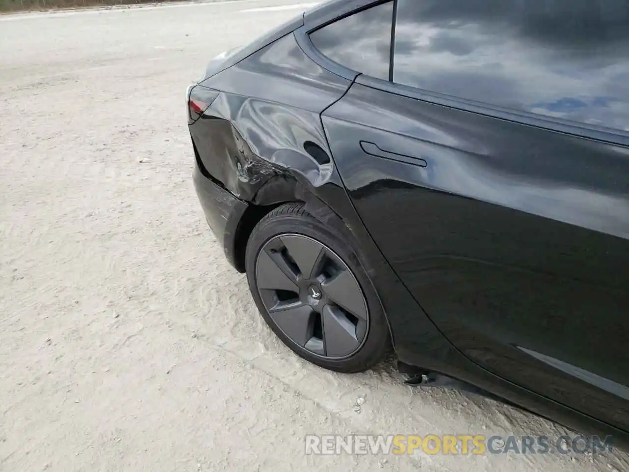 9 Photograph of a damaged car 5YJ3E1EA7MF922262 TESLA MODEL 3 2021