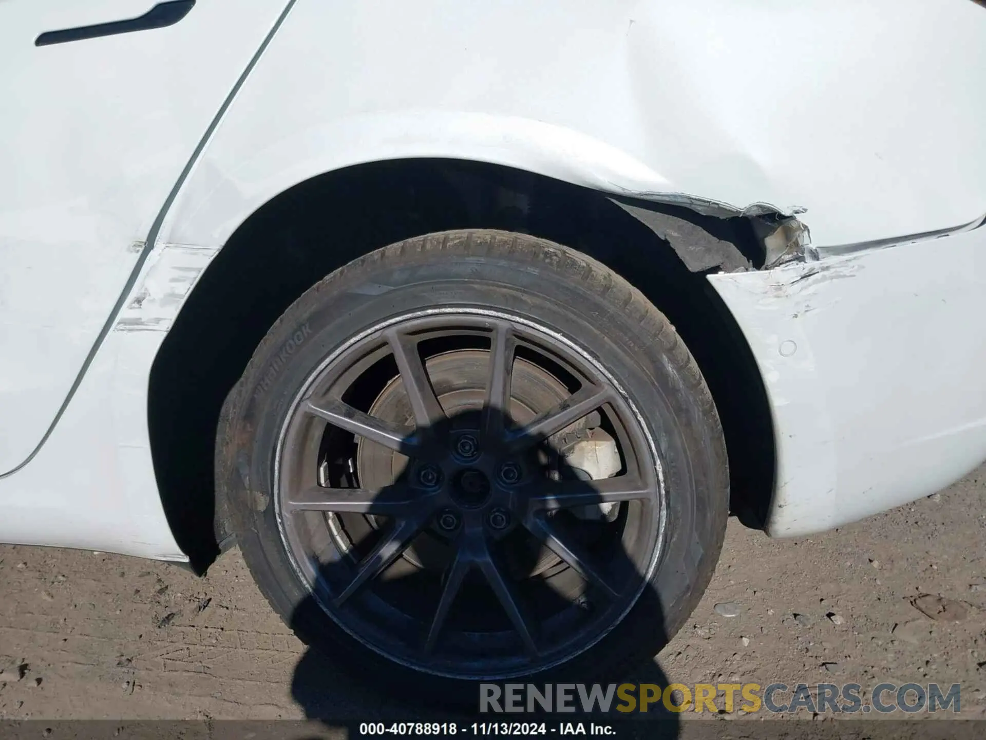 19 Photograph of a damaged car 5YJ3E1EA7MF963300 TESLA MODEL 3 2021
