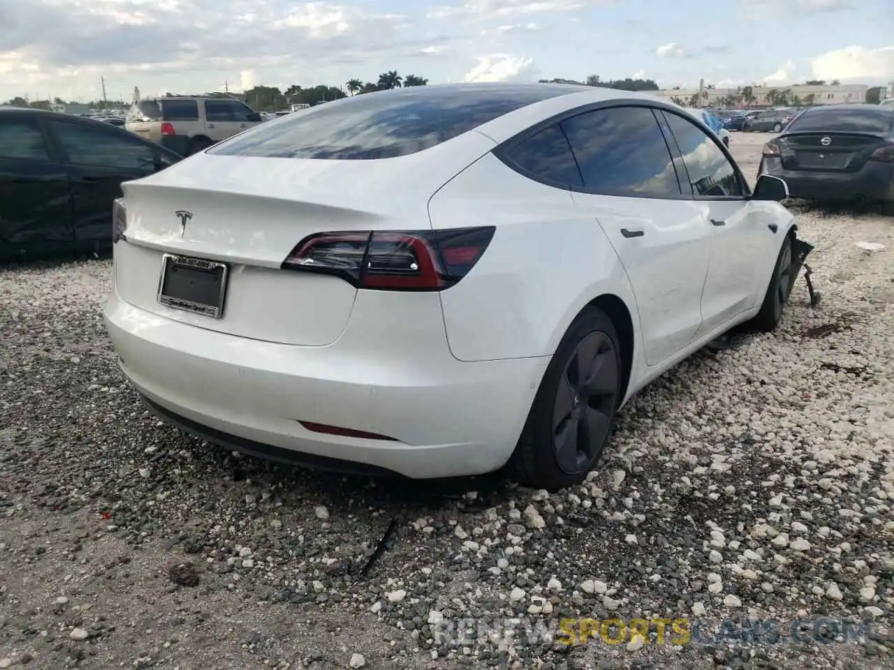 4 Photograph of a damaged car 5YJ3E1EA7MF973406 TESLA MODEL 3 2021