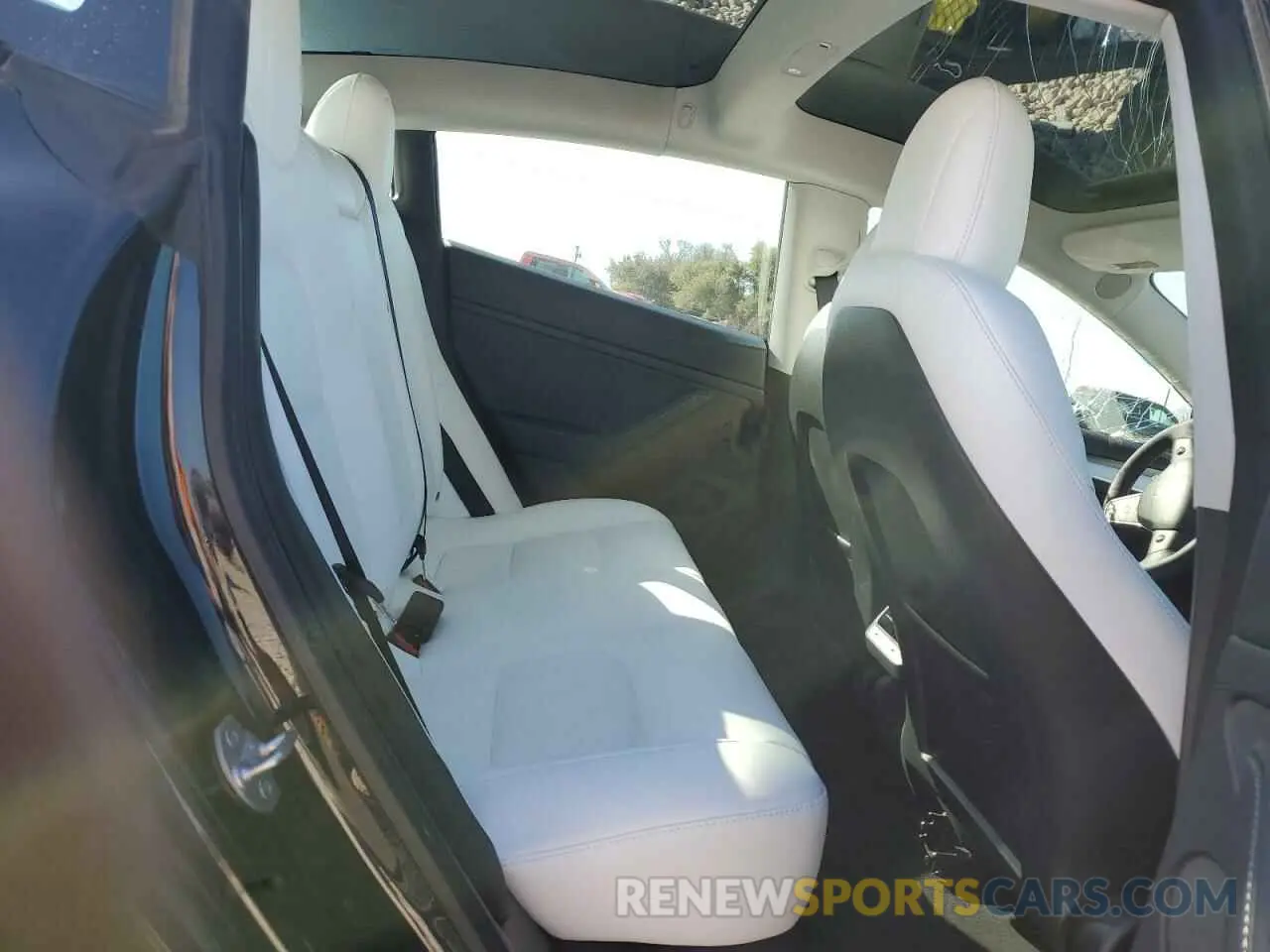 10 Photograph of a damaged car 5YJ3E1EA7MF978234 TESLA MODEL 3 2021