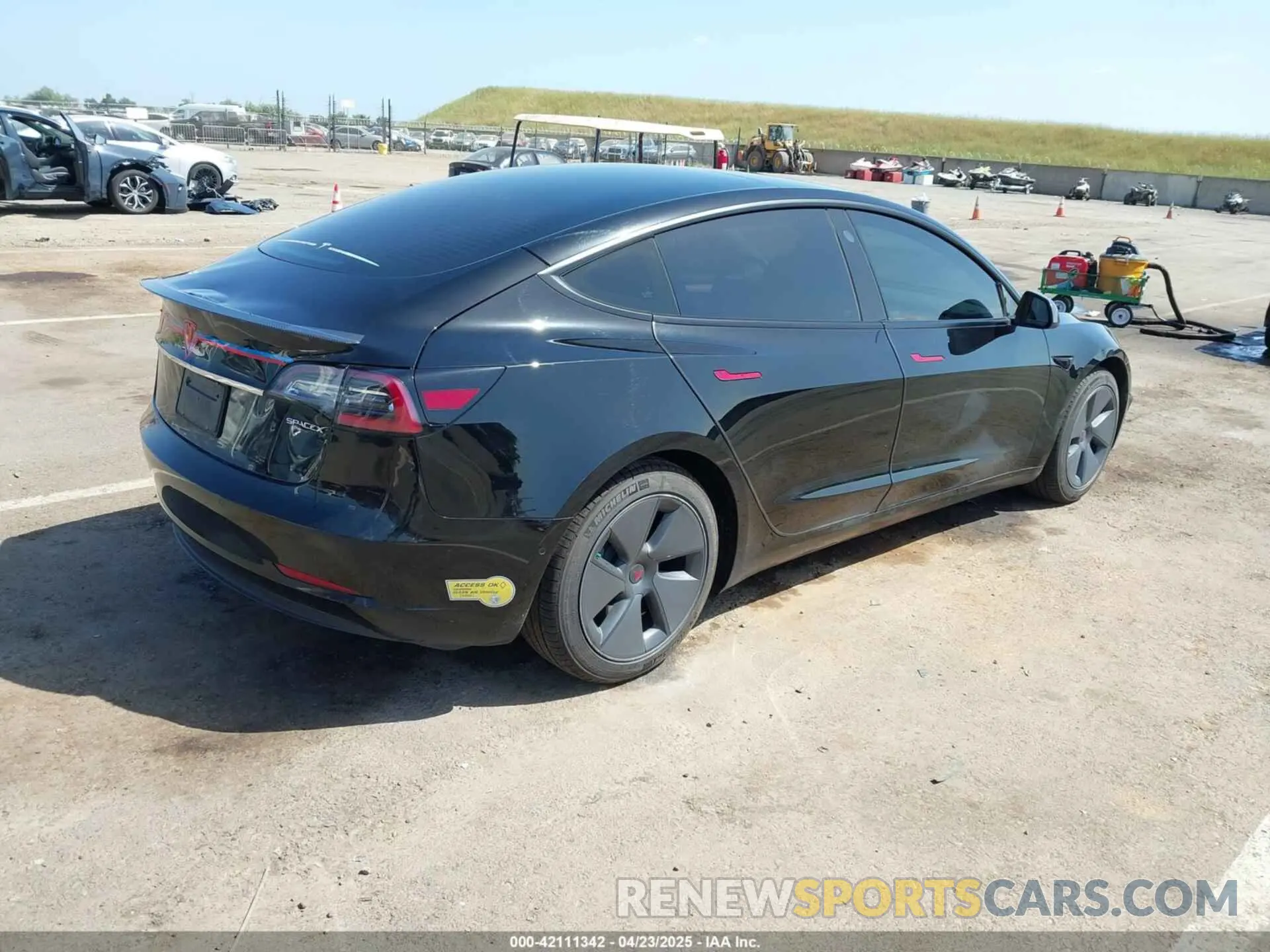 4 Photograph of a damaged car 5YJ3E1EA7MF992425 TESLA MODEL 3 2021