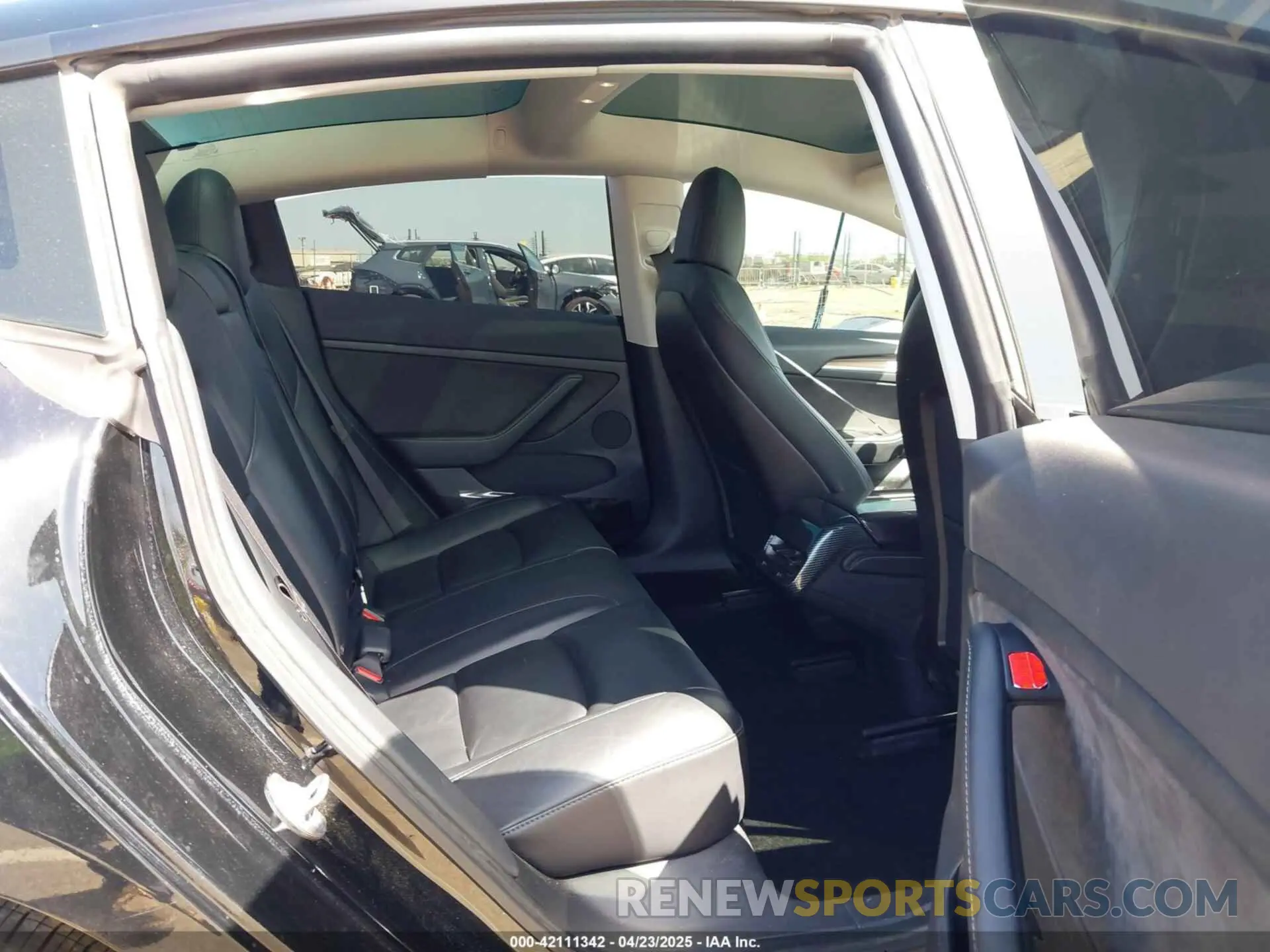 8 Photograph of a damaged car 5YJ3E1EA7MF992425 TESLA MODEL 3 2021