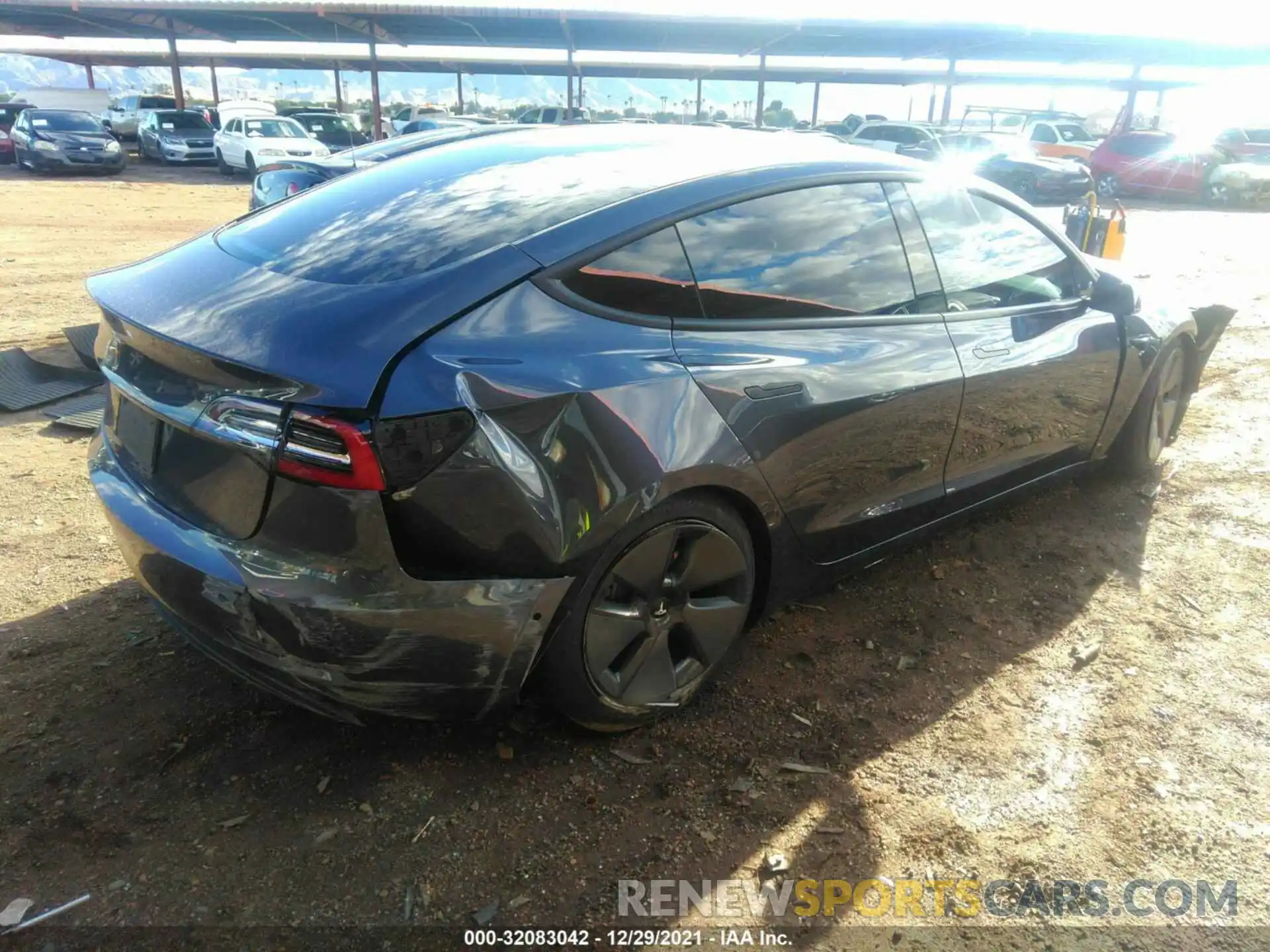 4 Photograph of a damaged car 5YJ3E1EA7MF994692 TESLA MODEL 3 2021