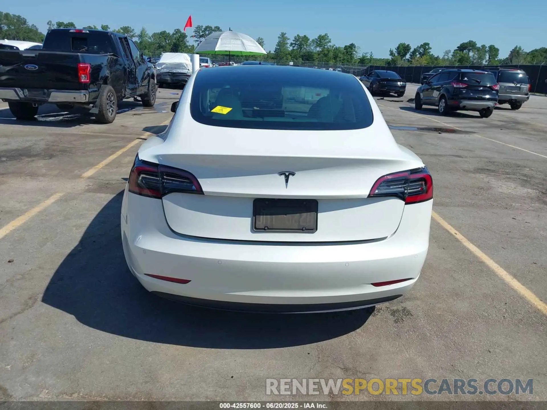 17 Photograph of a damaged car 5YJ3E1EA8MF018338 TESLA MODEL 3 2021