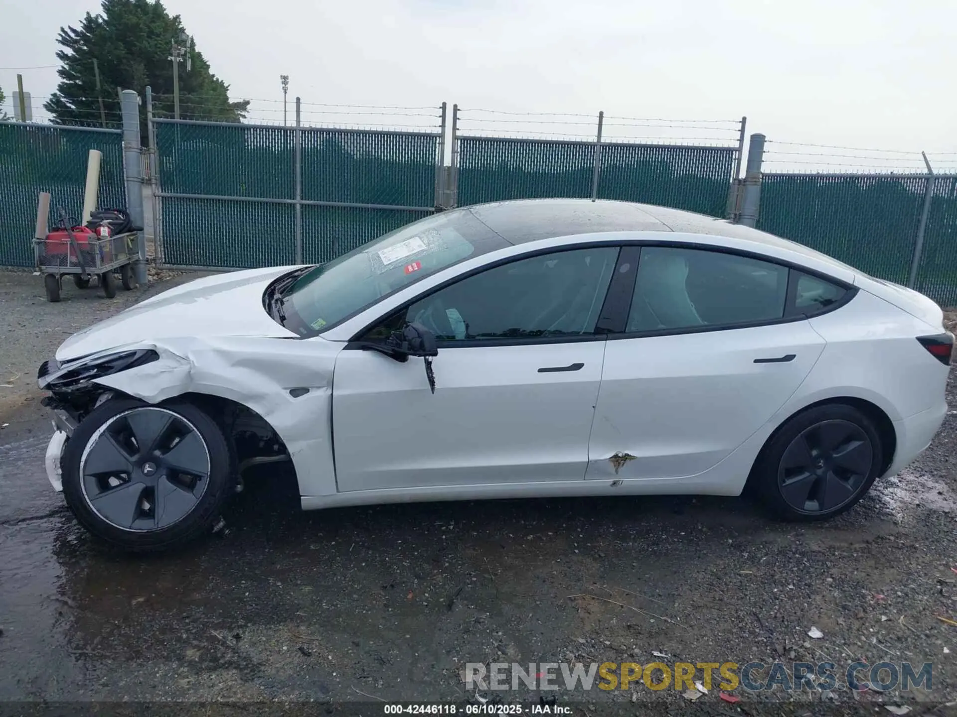 15 Photograph of a damaged car 5YJ3E1EA8MF062940 TESLA MODEL 3 2021