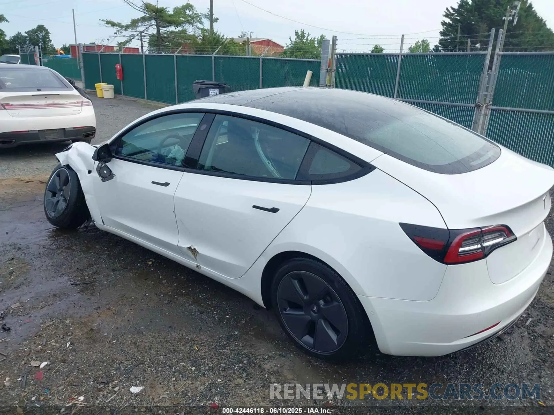 3 Photograph of a damaged car 5YJ3E1EA8MF062940 TESLA MODEL 3 2021