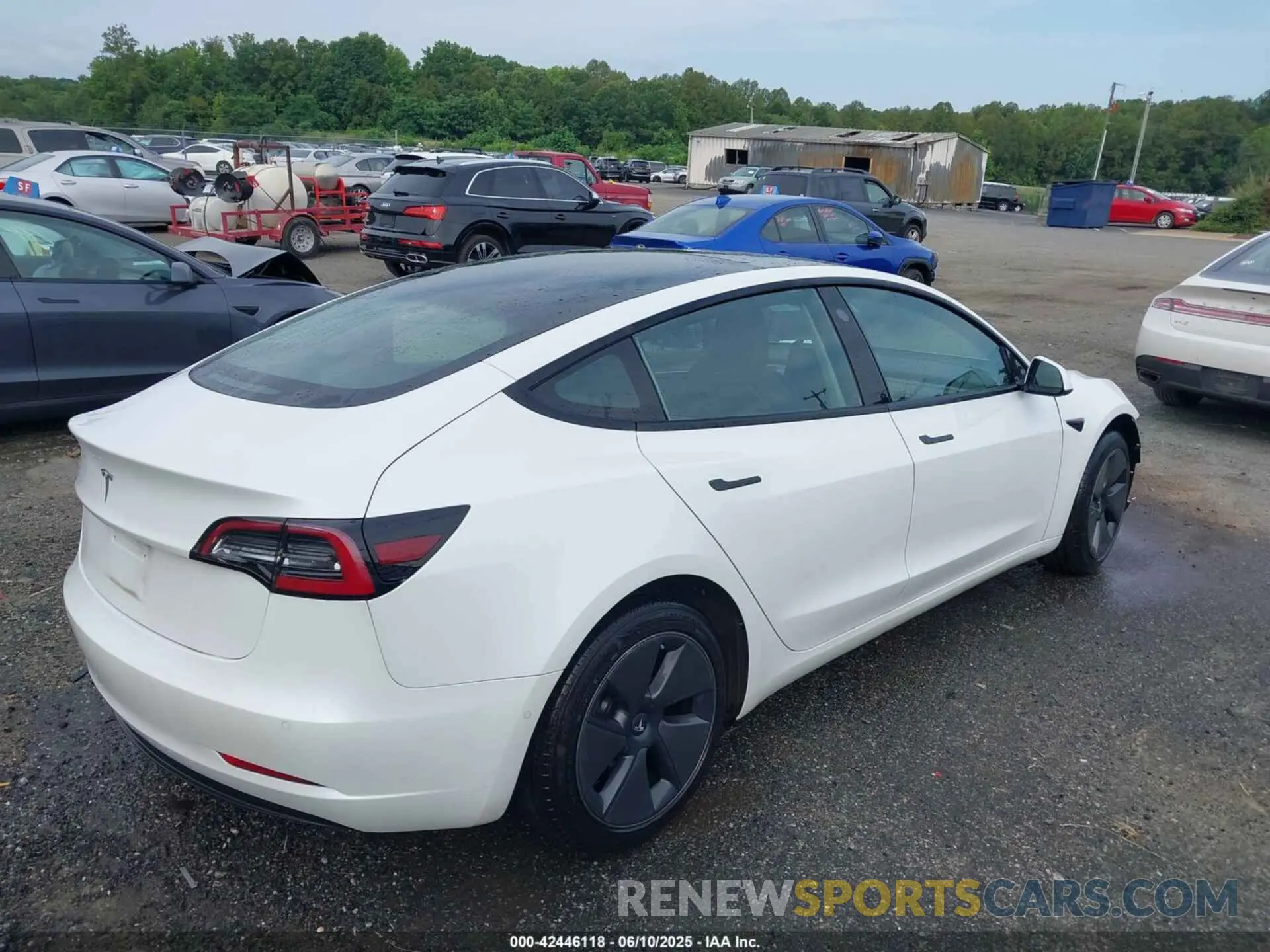 4 Photograph of a damaged car 5YJ3E1EA8MF062940 TESLA MODEL 3 2021