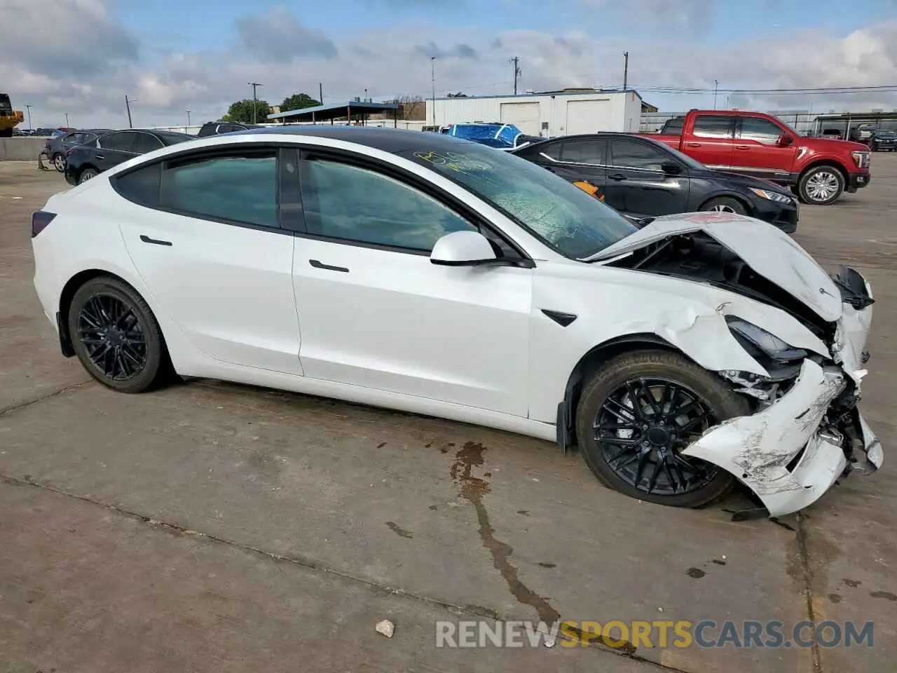 4 Photograph of a damaged car 5YJ3E1EA8MF088874 TESLA MODEL 3 2021