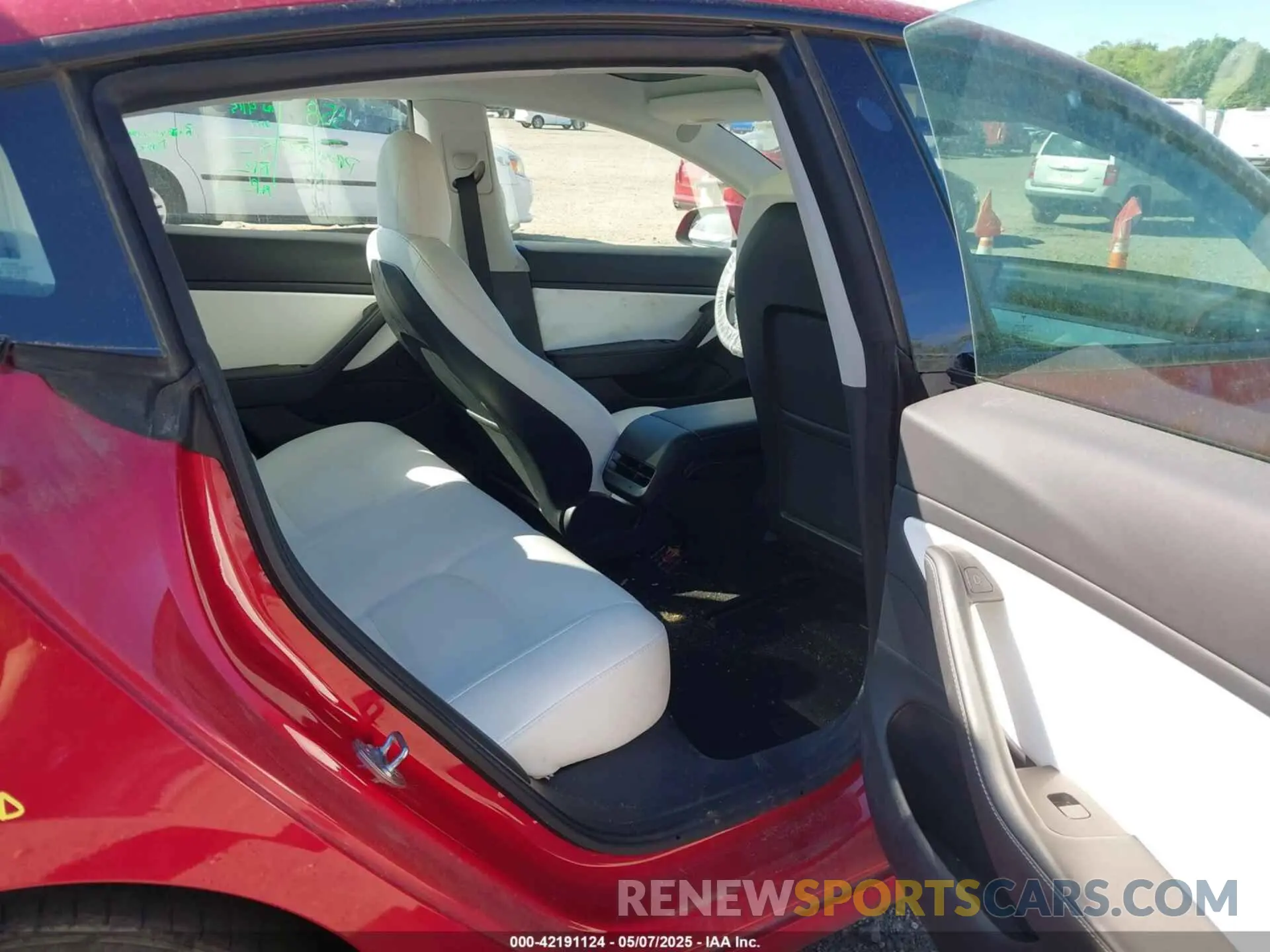 8 Photograph of a damaged car 5YJ3E1EA8MF842663 TESLA MODEL 3 2021
