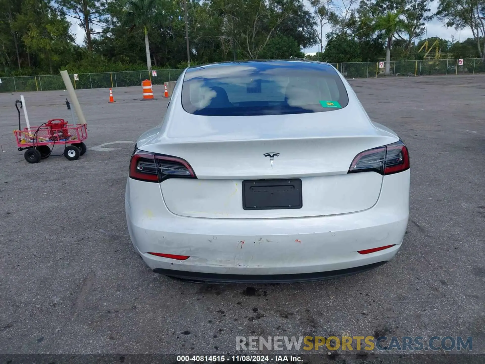 16 Photograph of a damaged car 5YJ3E1EA8MF852111 TESLA MODEL 3 2021