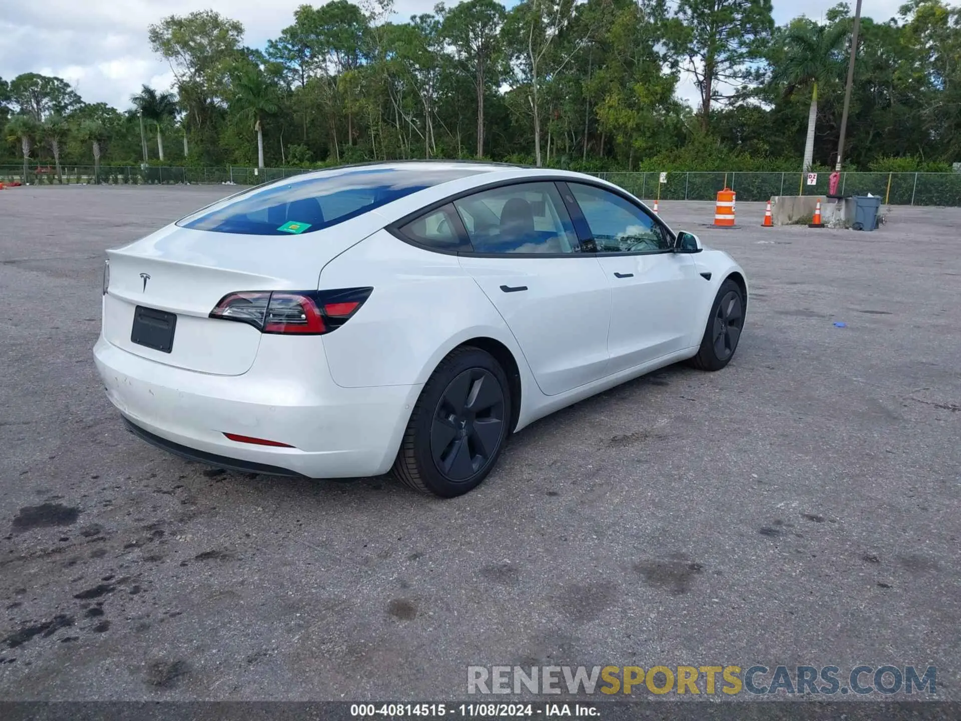 4 Photograph of a damaged car 5YJ3E1EA8MF852111 TESLA MODEL 3 2021