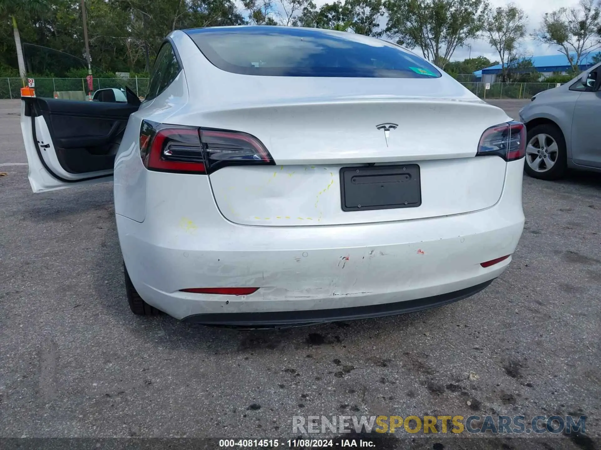 6 Photograph of a damaged car 5YJ3E1EA8MF852111 TESLA MODEL 3 2021
