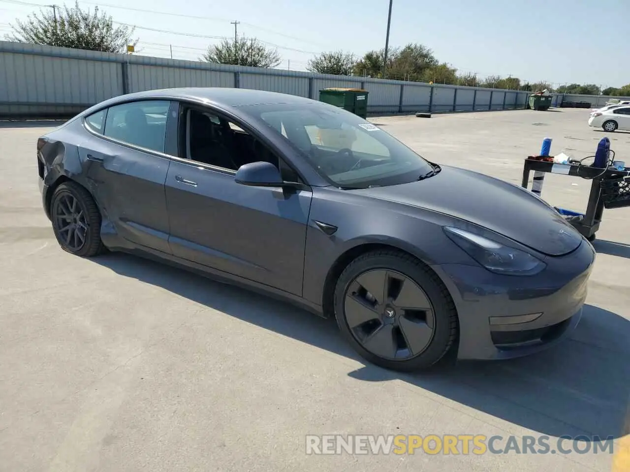4 Photograph of a damaged car 5YJ3E1EA8MF867546 TESLA MODEL 3 2021