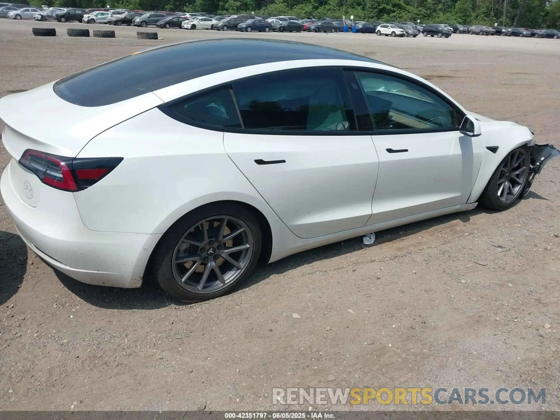 4 Photograph of a damaged car 5YJ3E1EA8MF871483 TESLA MODEL 3 2021