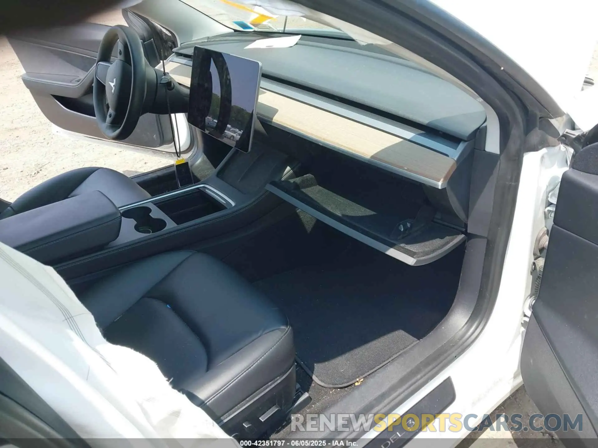 5 Photograph of a damaged car 5YJ3E1EA8MF871483 TESLA MODEL 3 2021