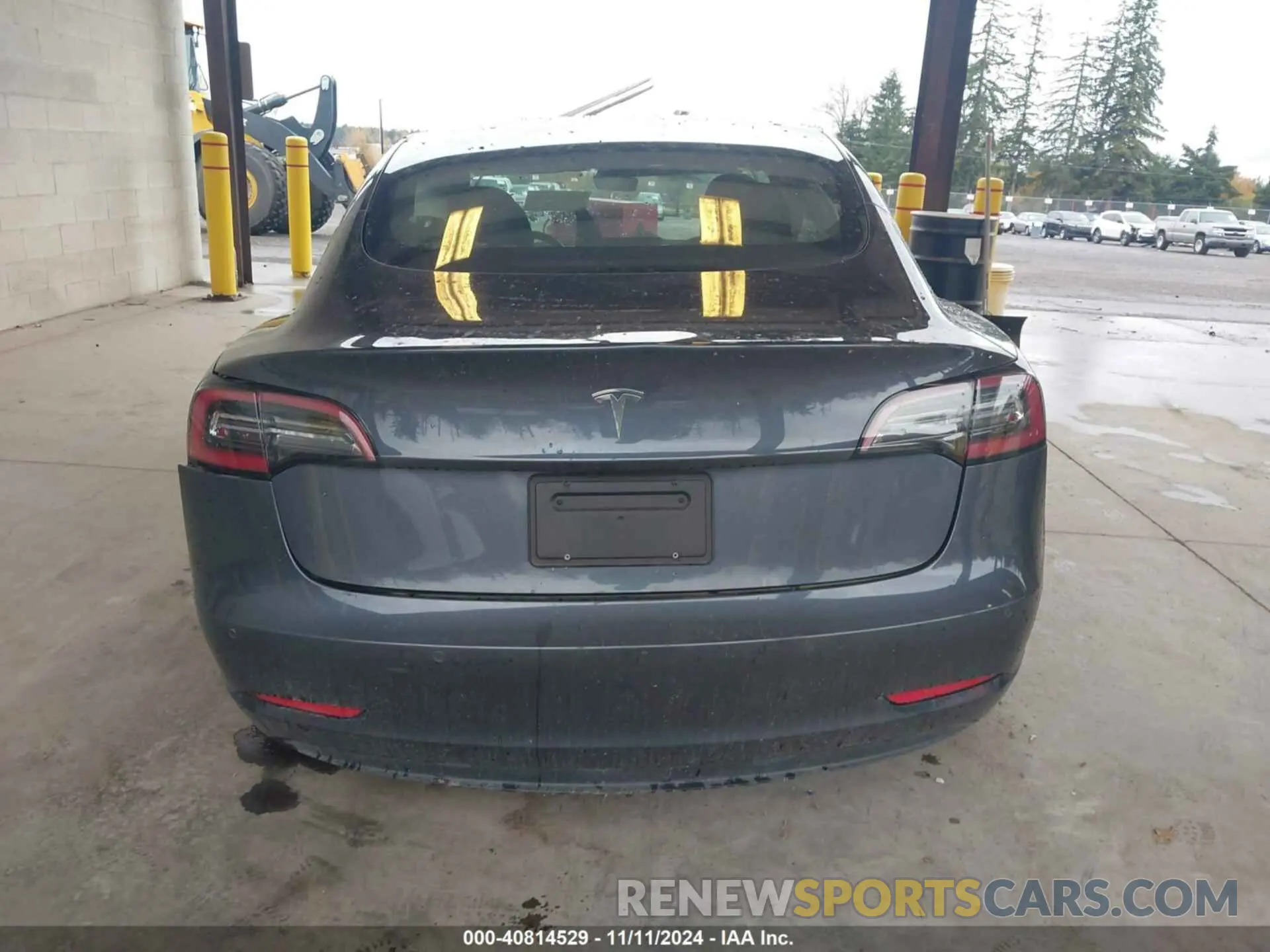 17 Photograph of a damaged car 5YJ3E1EA8MF873136 TESLA MODEL 3 2021