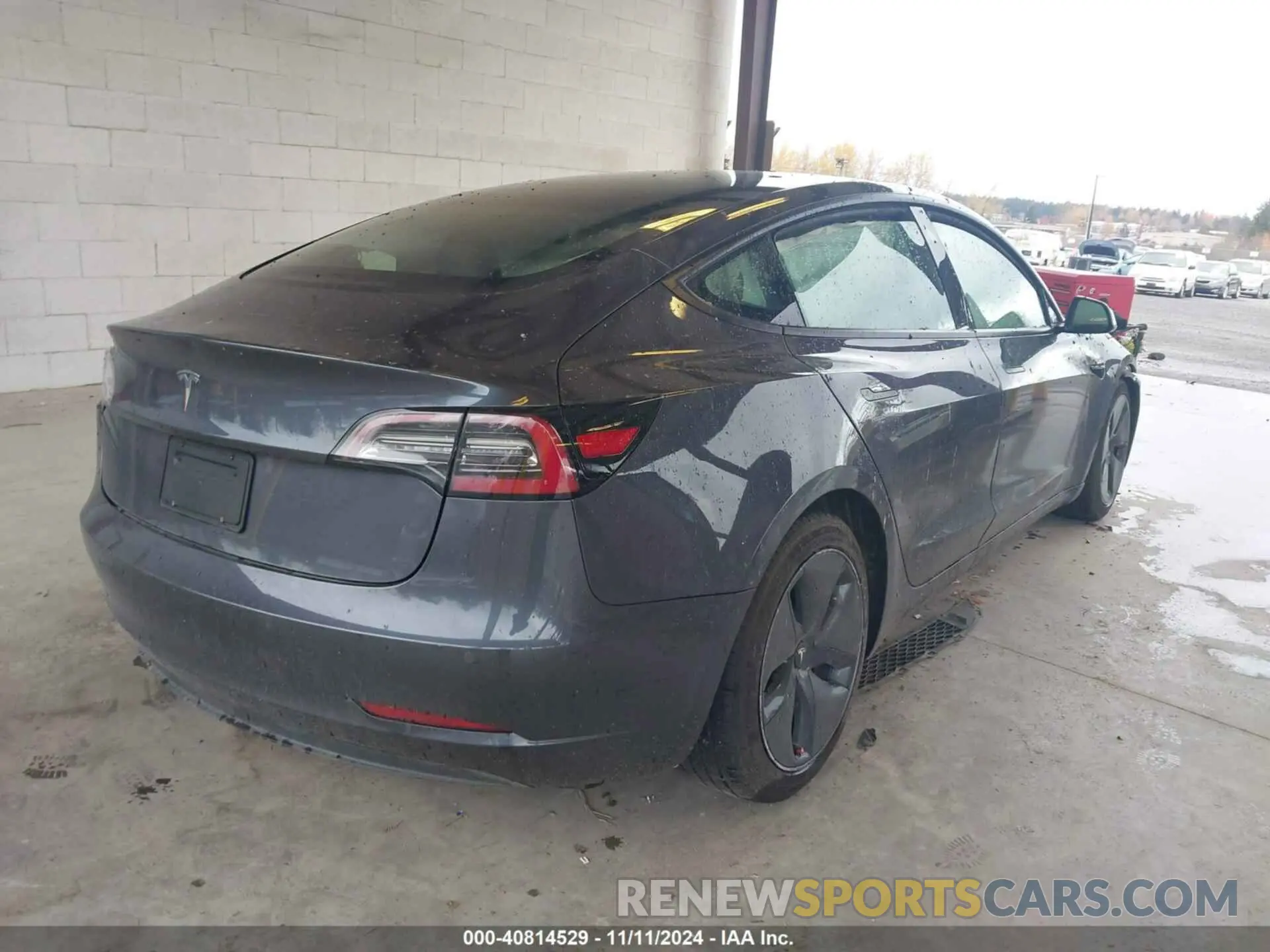 4 Photograph of a damaged car 5YJ3E1EA8MF873136 TESLA MODEL 3 2021