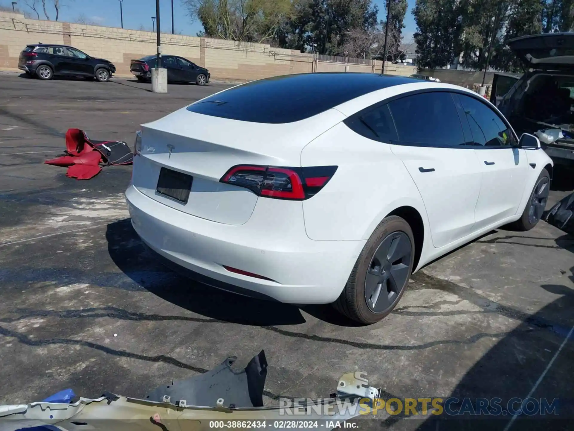 4 Photograph of a damaged car 5YJ3E1EA8MF878739 TESLA MODEL 3 2021