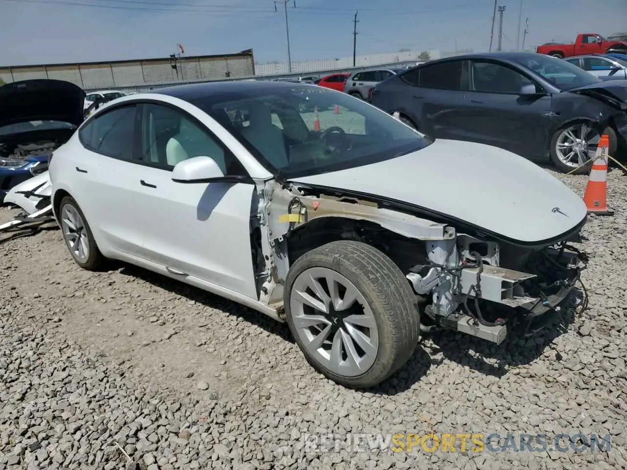 4 Photograph of a damaged car 5YJ3E1EA8MF915627 TESLA MODEL 3 2021
