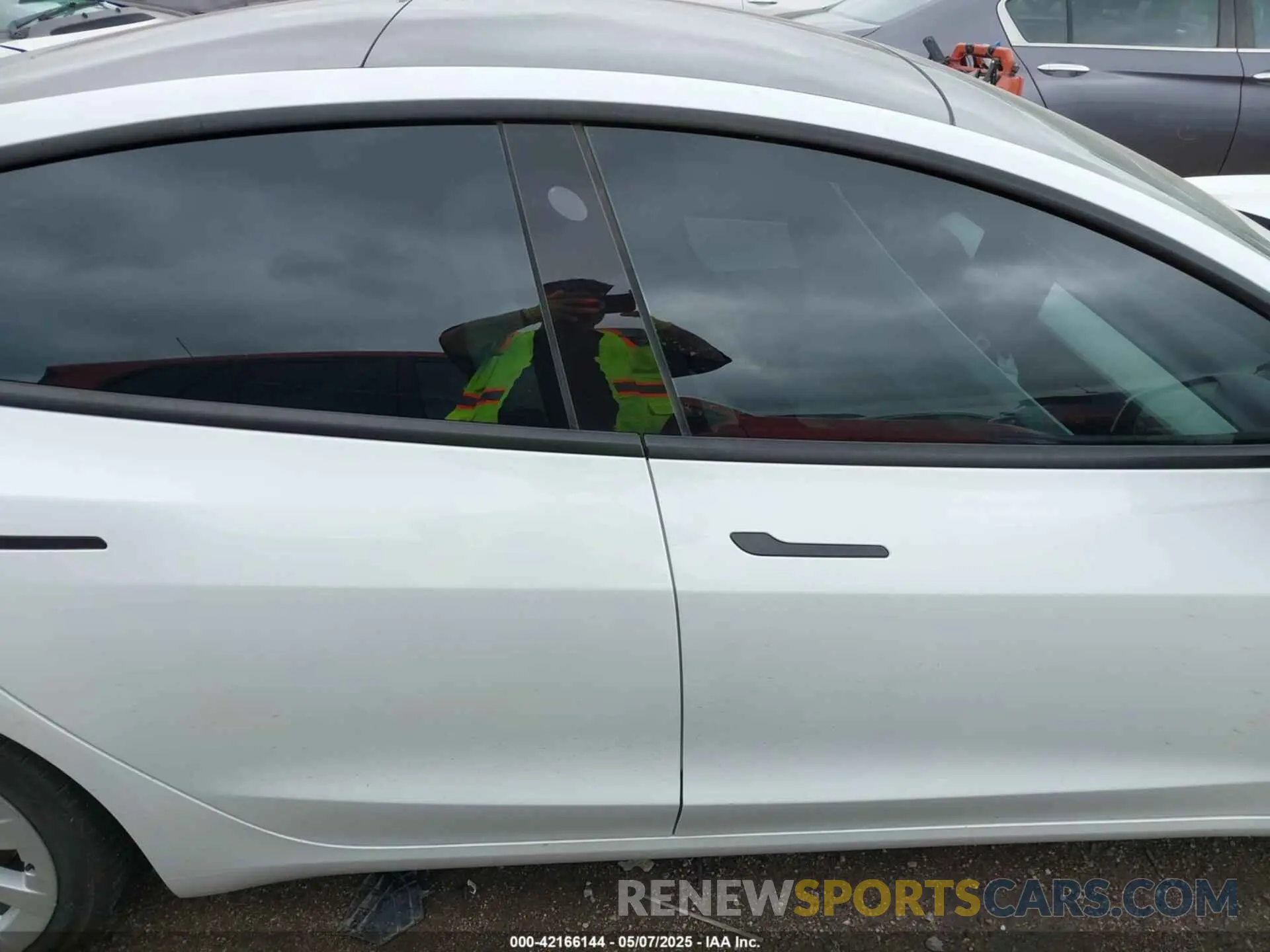14 Photograph of a damaged car 5YJ3E1EA8MF921542 TESLA MODEL 3 2021