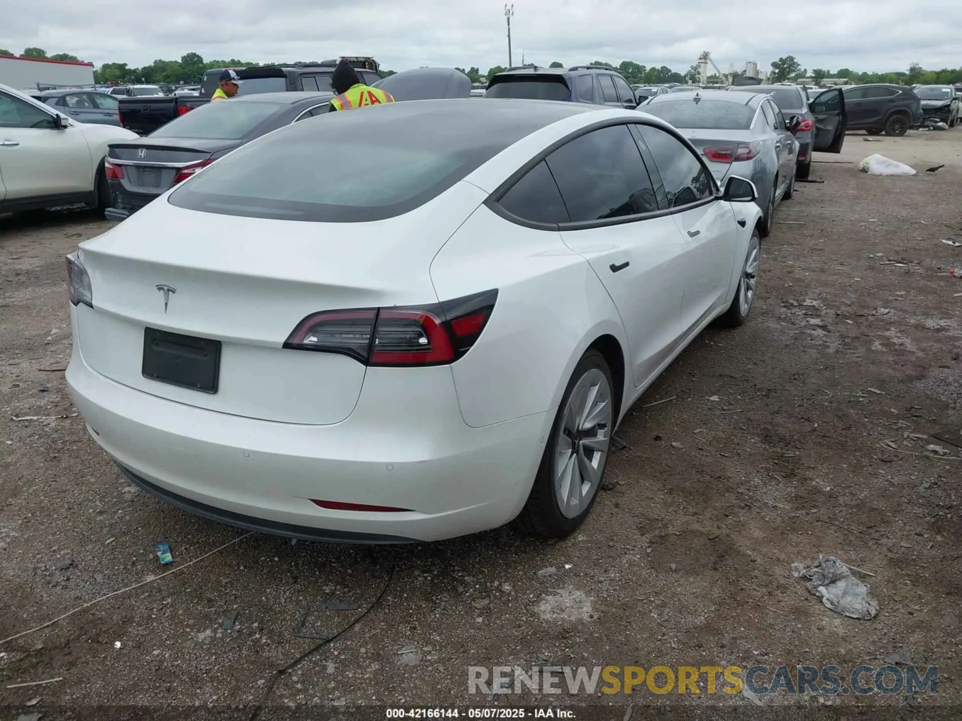 4 Photograph of a damaged car 5YJ3E1EA8MF921542 TESLA MODEL 3 2021