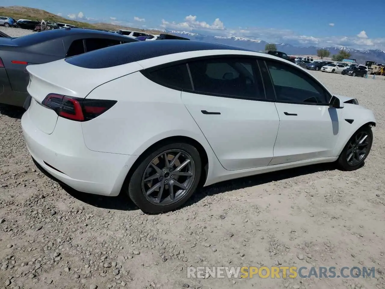 3 Photograph of a damaged car 5YJ3E1EA8MF922416 TESLA MODEL 3 2021