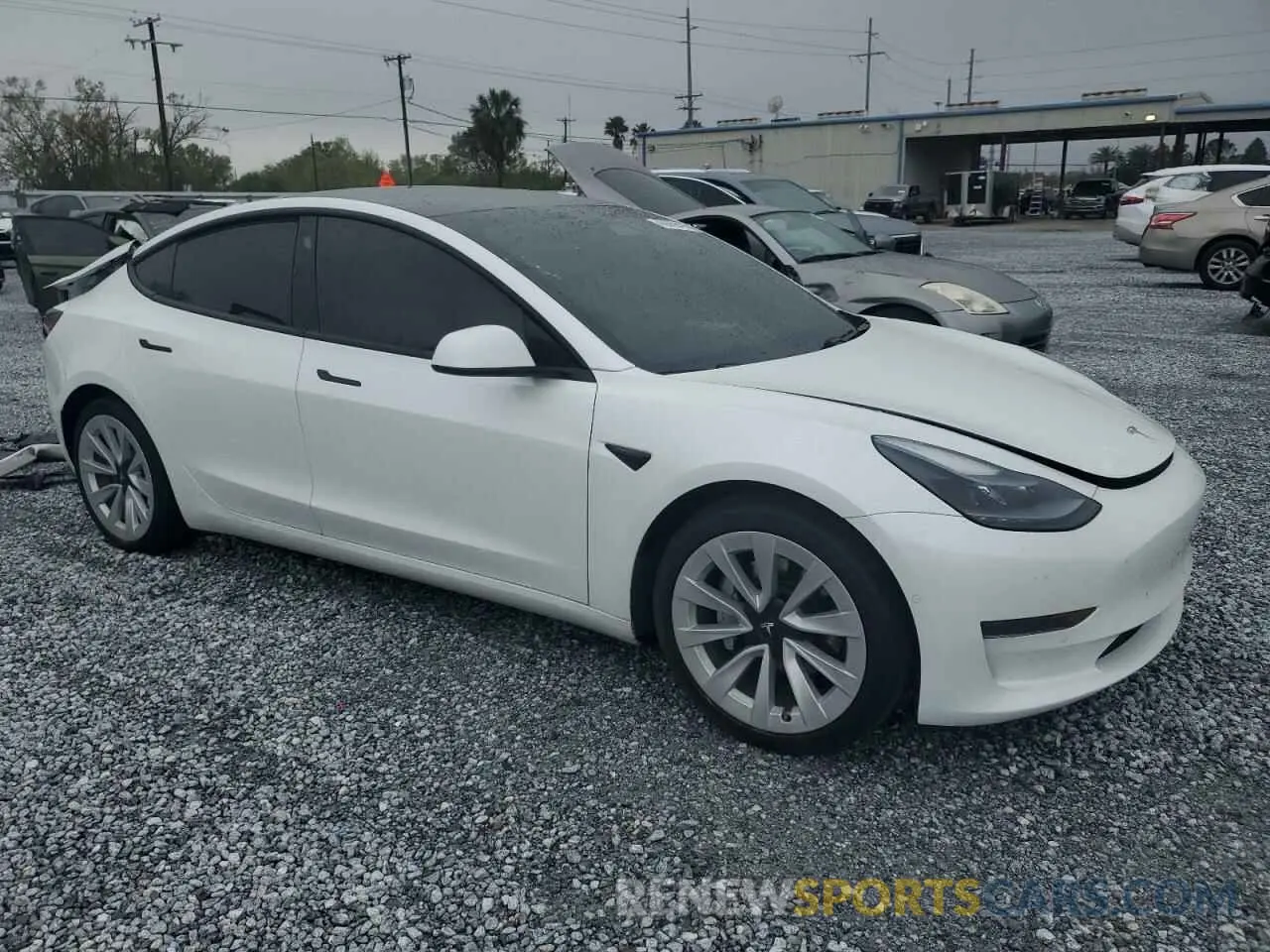 4 Photograph of a damaged car 5YJ3E1EA8MF978095 TESLA MODEL 3 2021