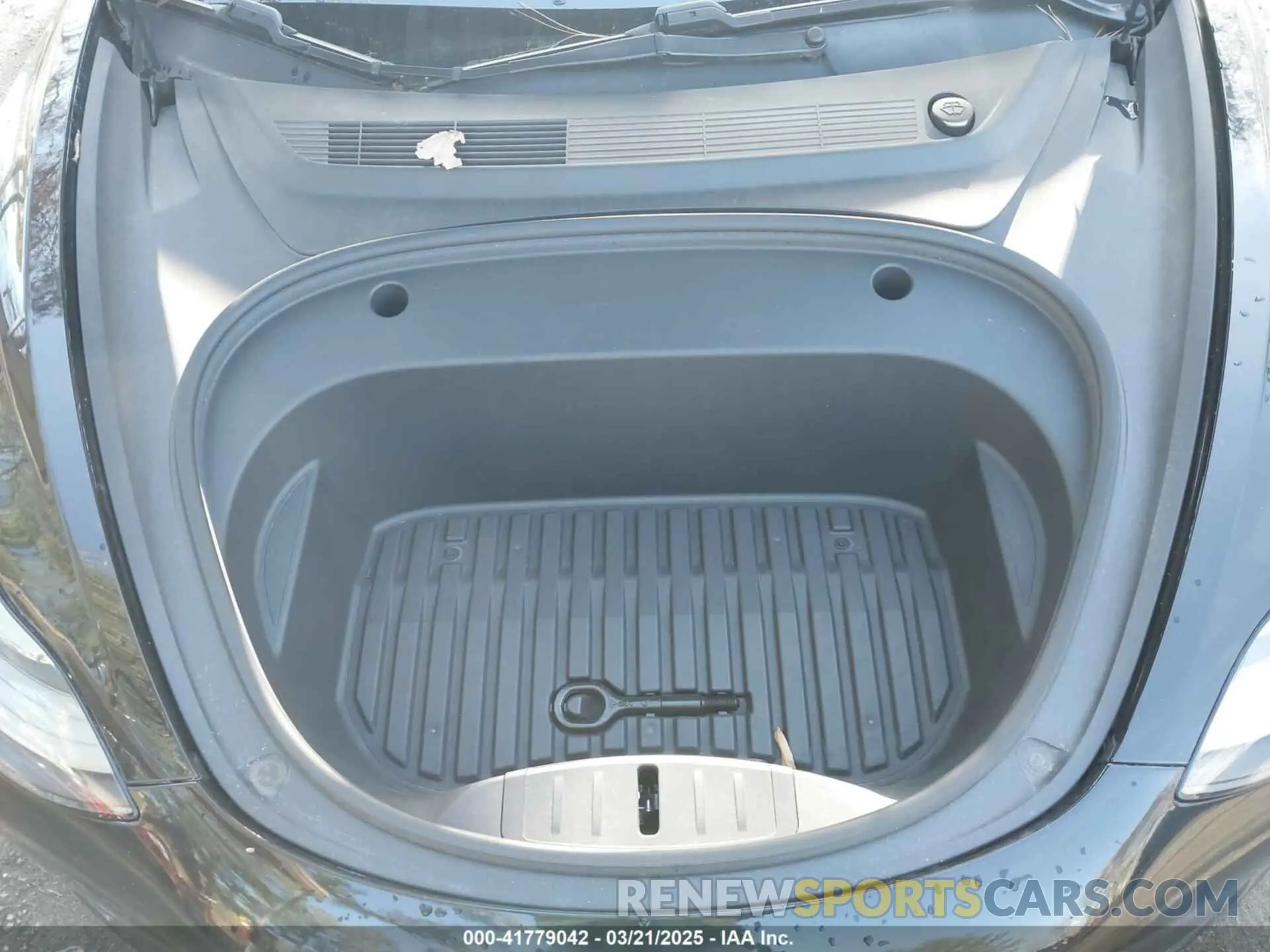 10 Photograph of a damaged car 5YJ3E1EA9MF021068 TESLA MODEL 3 2021