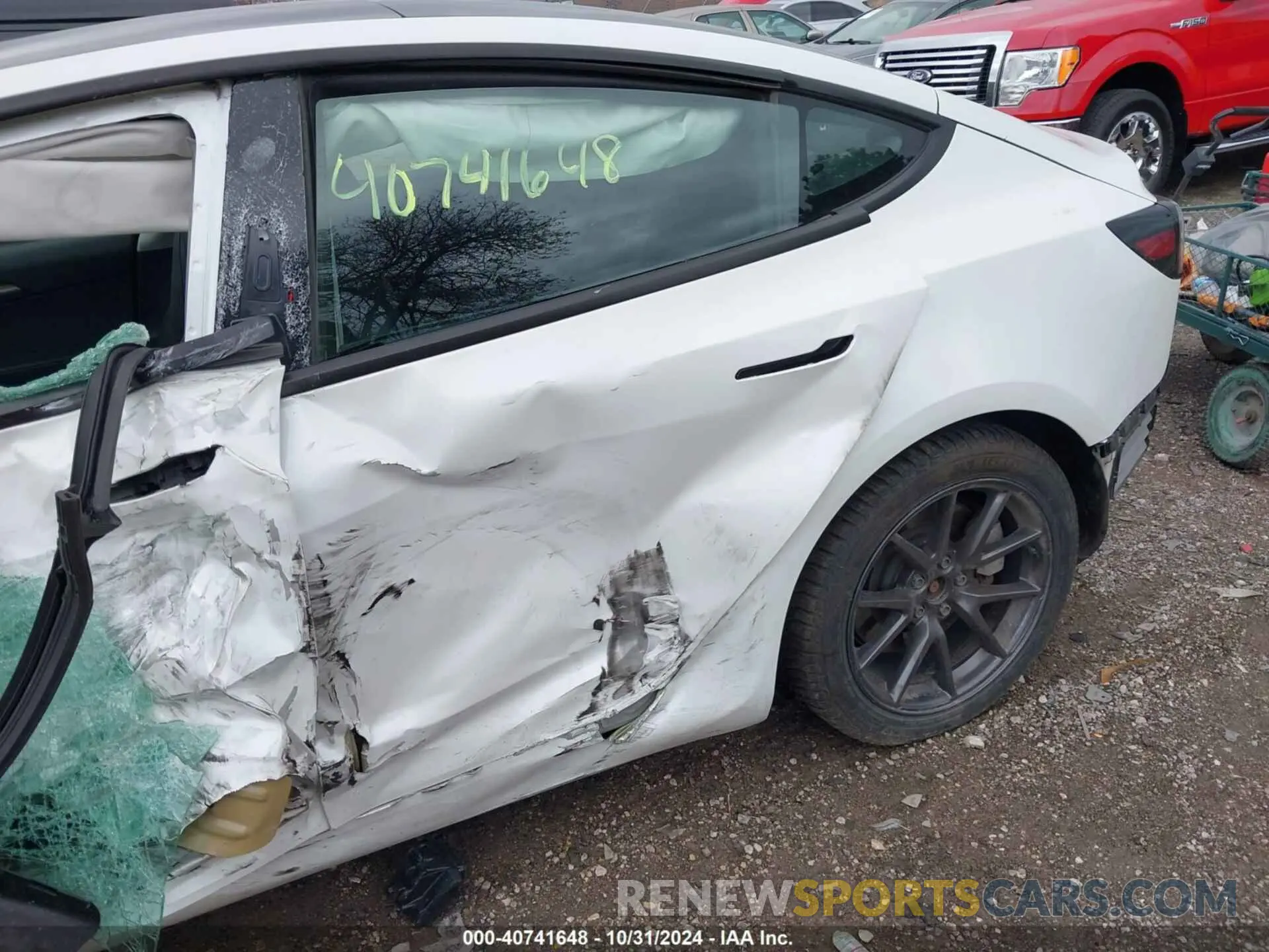 19 Photograph of a damaged car 5YJ3E1EA9MF027839 TESLA MODEL 3 2021
