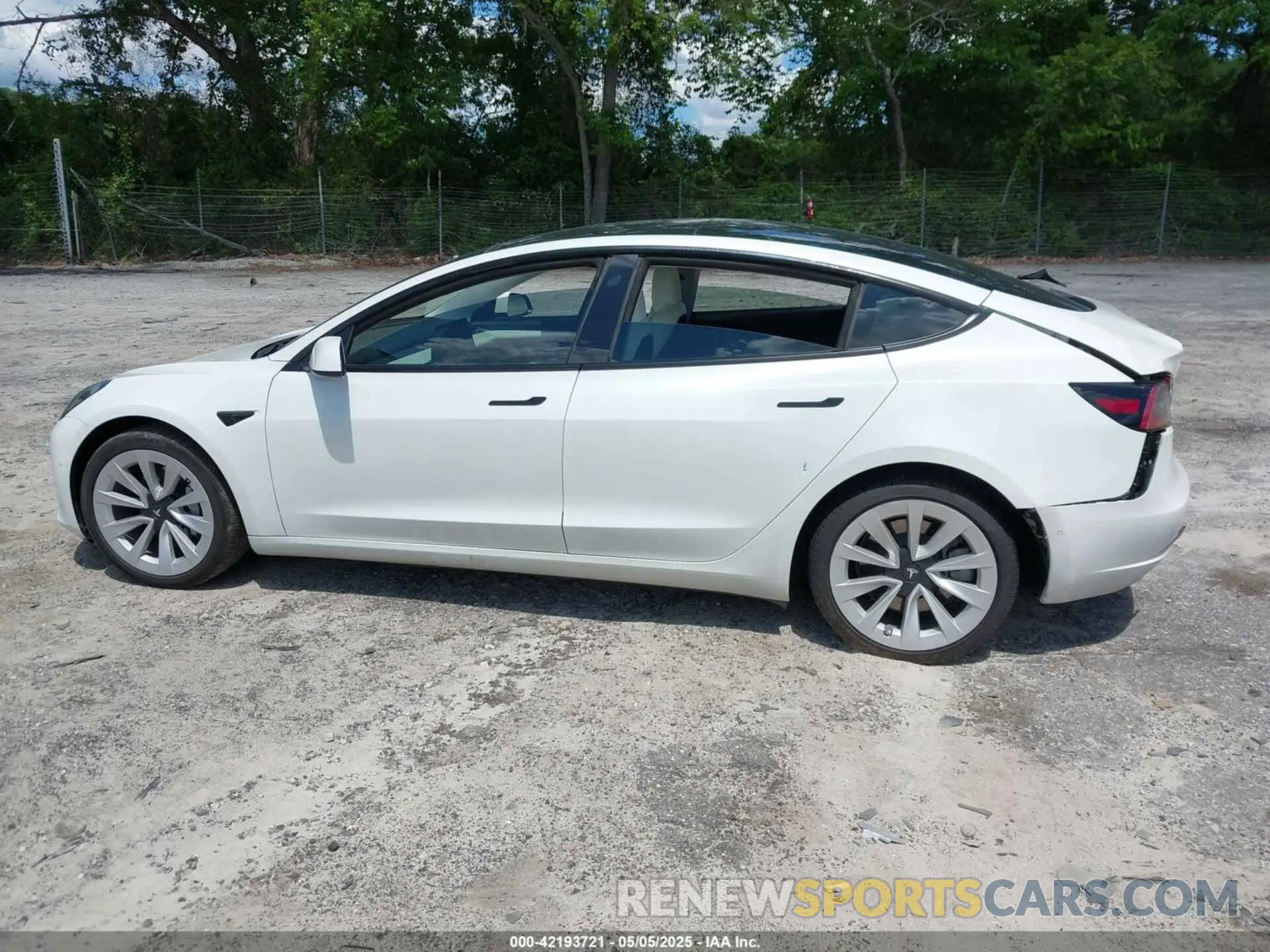 14 Photograph of a damaged car 5YJ3E1EA9MF060081 TESLA MODEL 3 2021