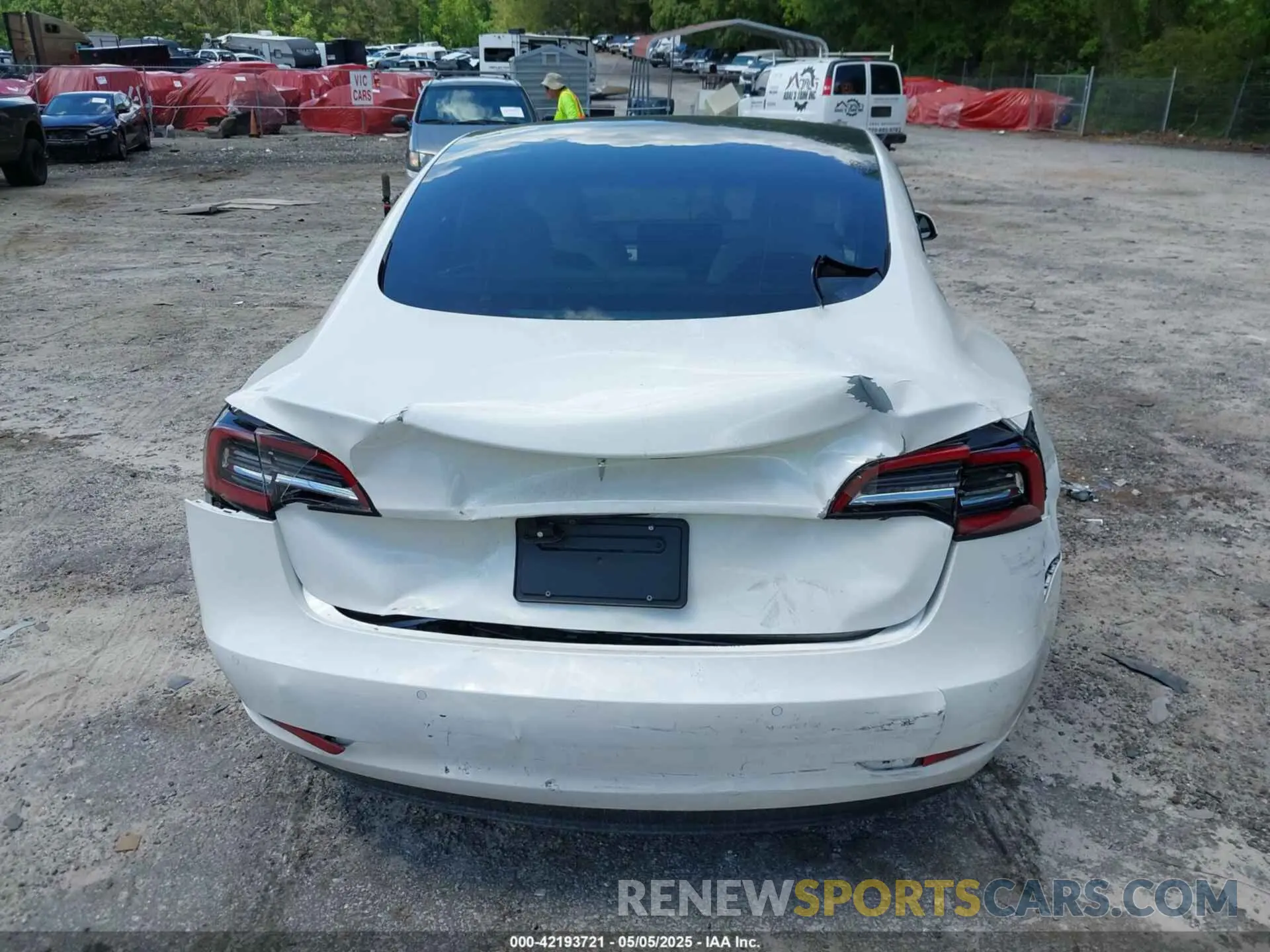 16 Photograph of a damaged car 5YJ3E1EA9MF060081 TESLA MODEL 3 2021