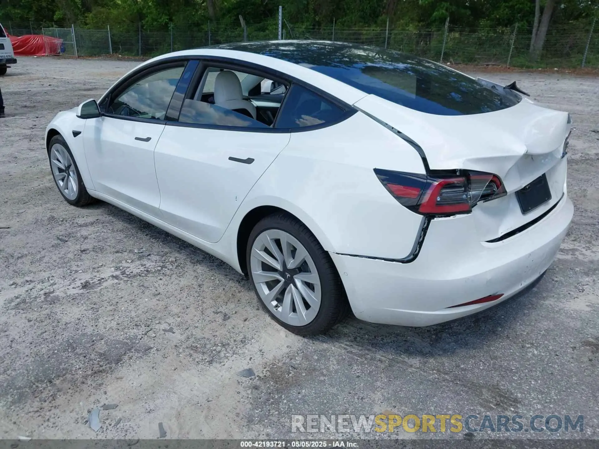 3 Photograph of a damaged car 5YJ3E1EA9MF060081 TESLA MODEL 3 2021