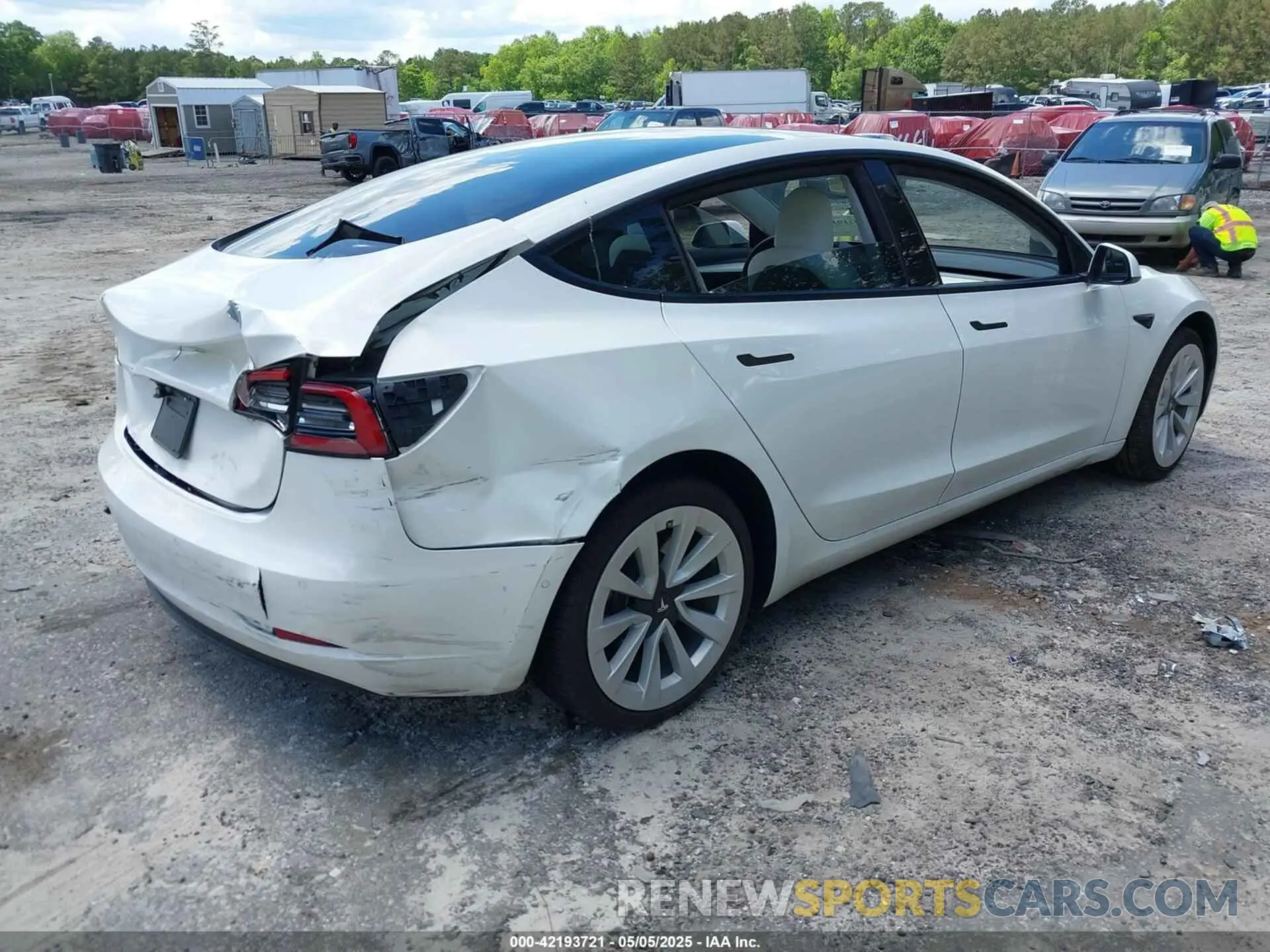 4 Photograph of a damaged car 5YJ3E1EA9MF060081 TESLA MODEL 3 2021