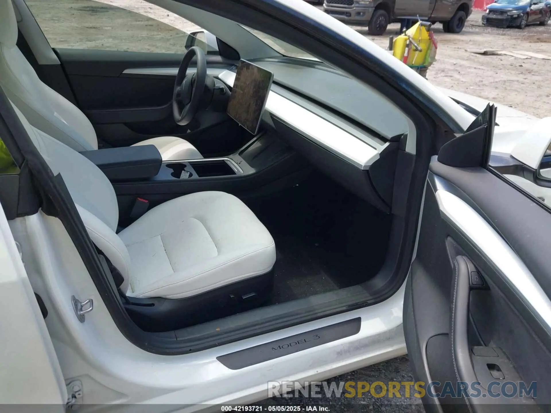 5 Photograph of a damaged car 5YJ3E1EA9MF060081 TESLA MODEL 3 2021
